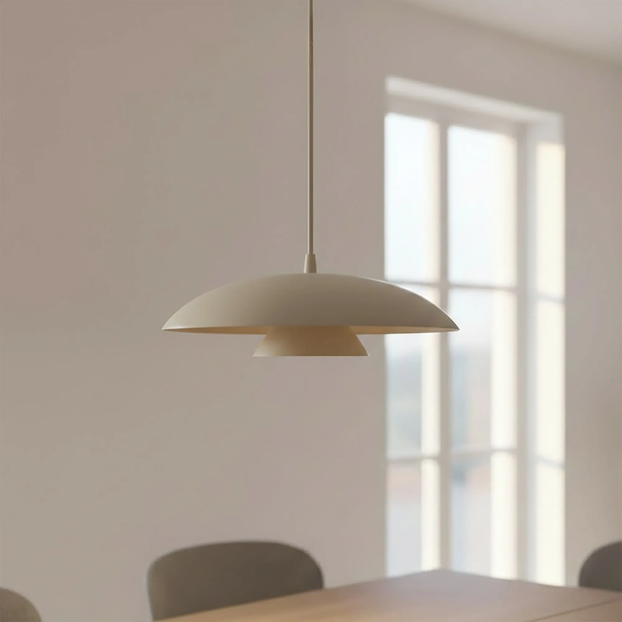 lampa wisząca, pendant lamp, metallic beige, biała oprawa, oświetlenie jadalni
