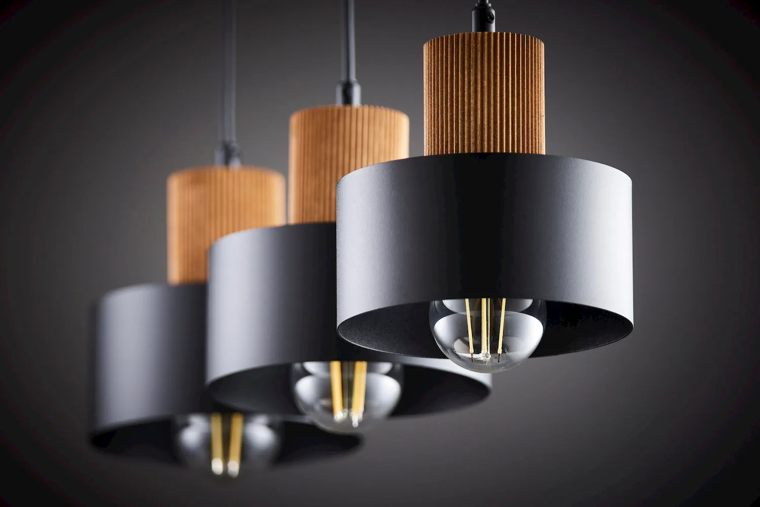 image lampa wisząca, kinkiet, czarna lampa, klosz metalowy, żarówka LED