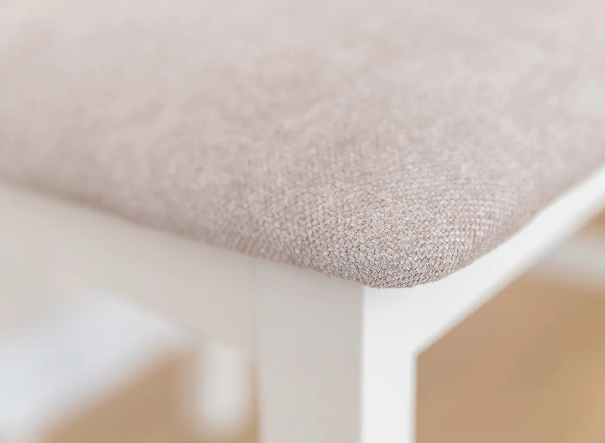 Krzesło BELLUNO ELEGANTE 10 z beżowym siedziskiem materiałowym - białe (STORM 06) - DRMKT10/S06