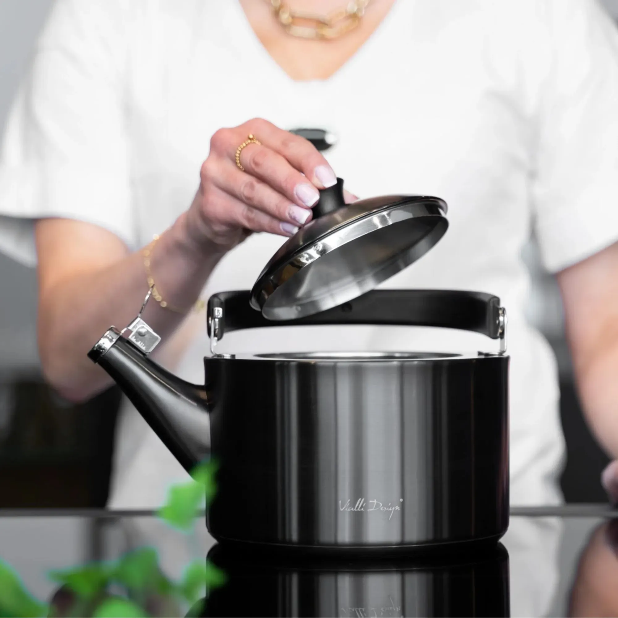 image czajnik, stalowy, czarny, para, nóż stojący?