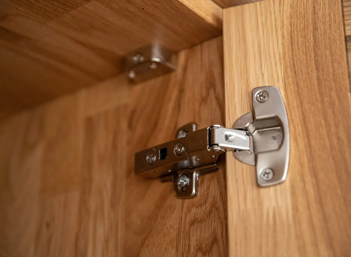 Szafa modułowa 4-drzwiowa ( podwójne drzwi szklane ) RAVELLO Dąb Olejowany, Czarny - ZIRAV04D02SZ