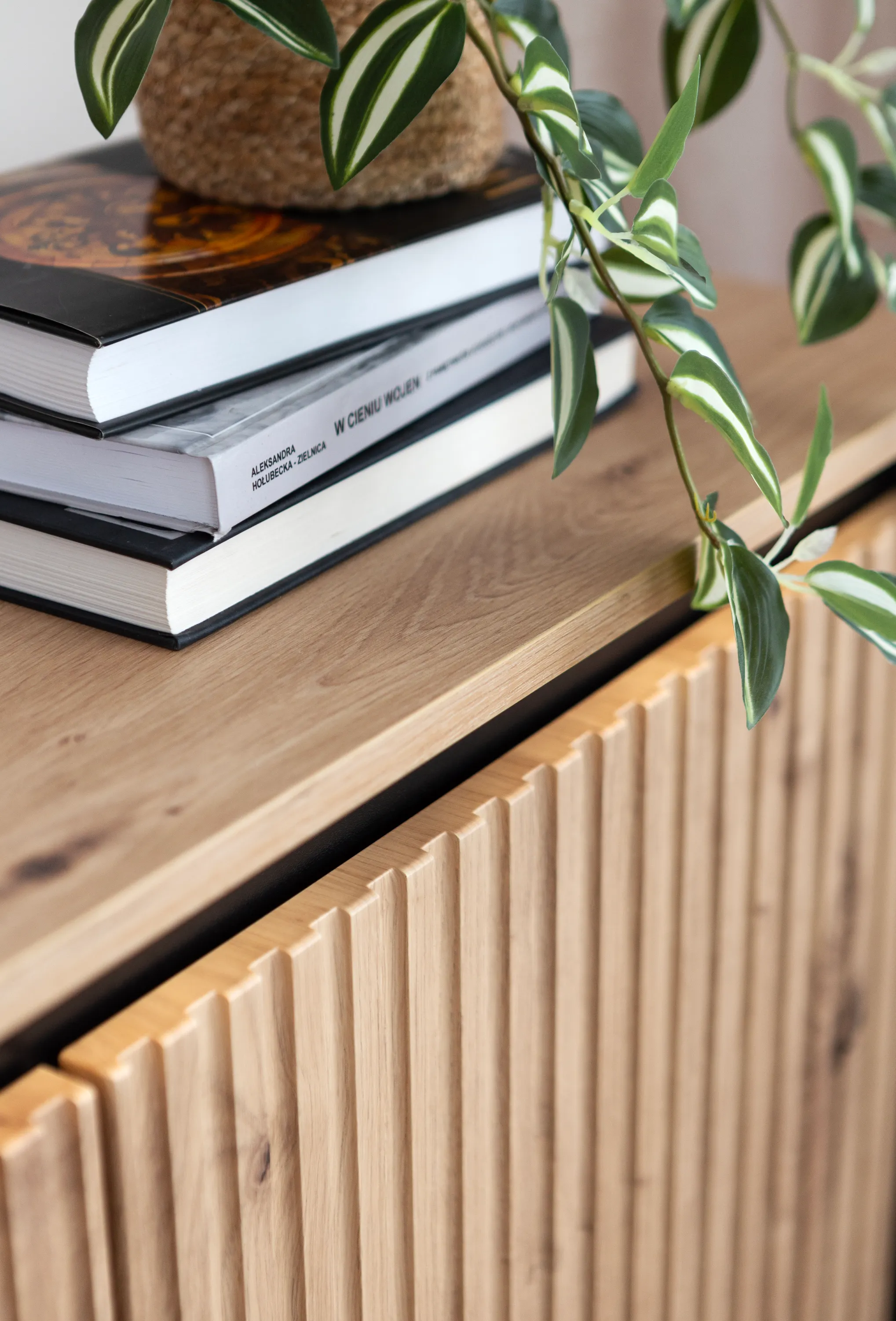 Szafka RTV z oświetleniem TREND TR-06 4D 192cm dąb artisan/czarny - TR6DAC-V2