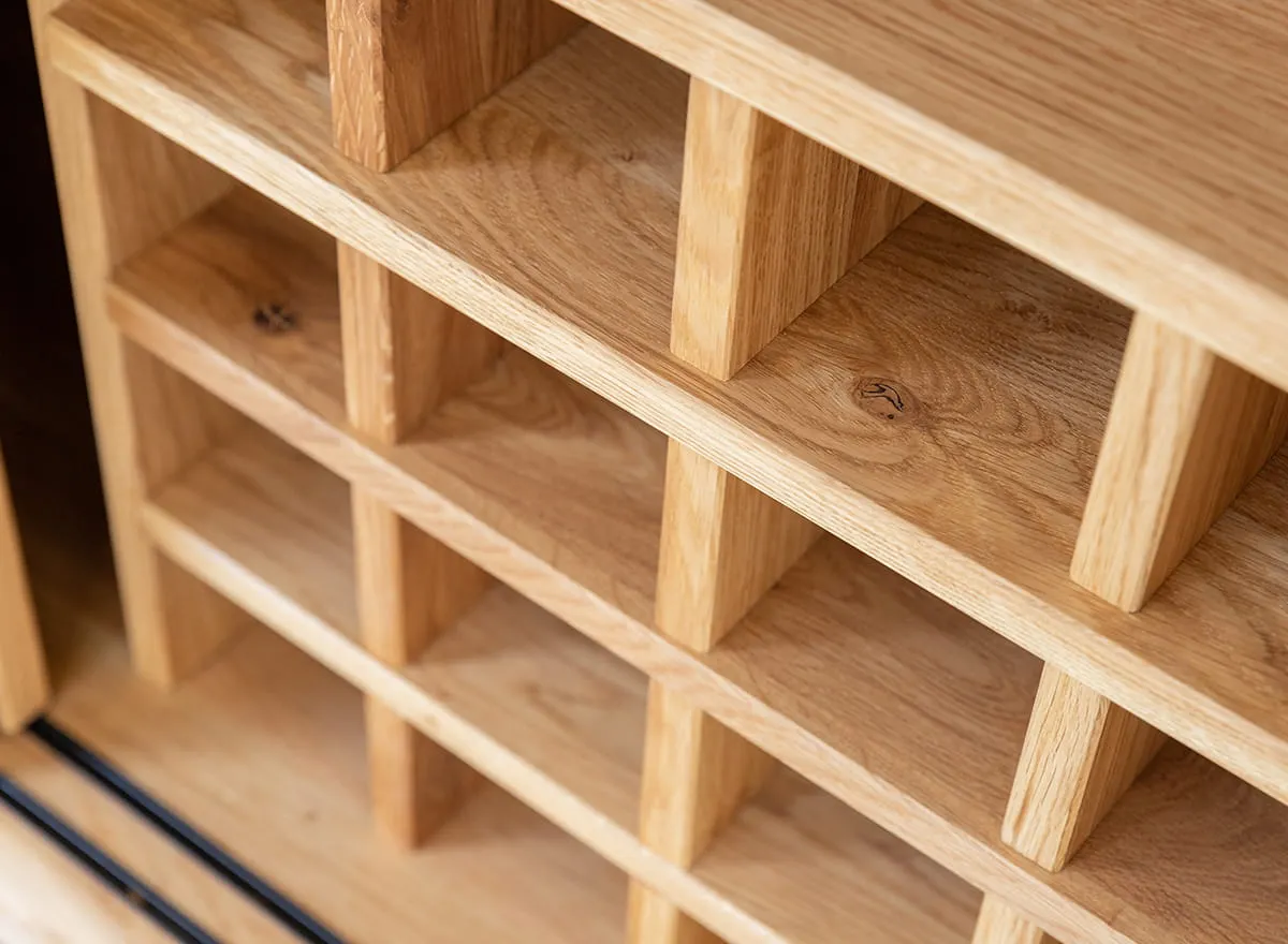 Komoda z barkiem MODERN LOFT 2-drzwiowa z przeszkleniem - dąb olejowany, czarny - PLMOL01S