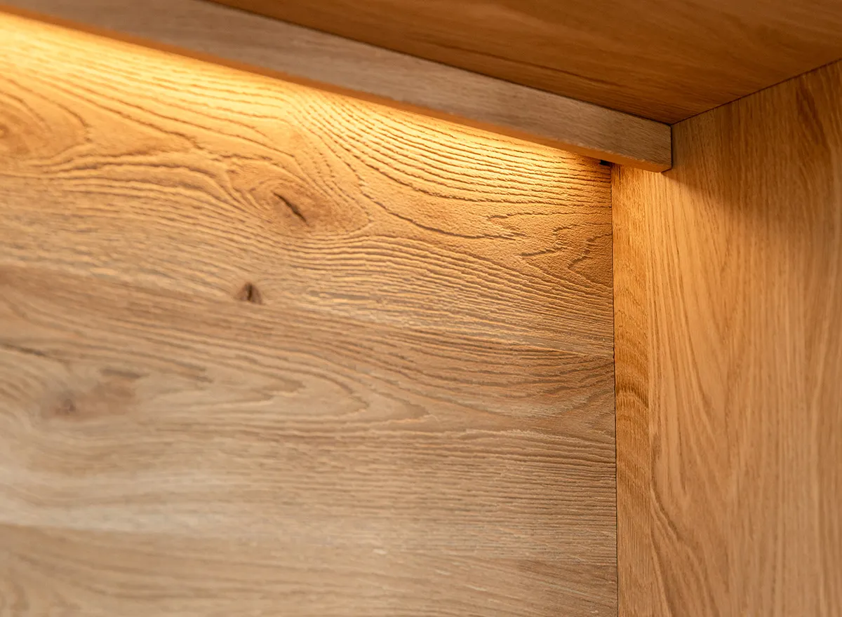 Witryna drewniana szklana DIVISIONE z oświetleniem prawa dąb olejowany - ZIDIV01R