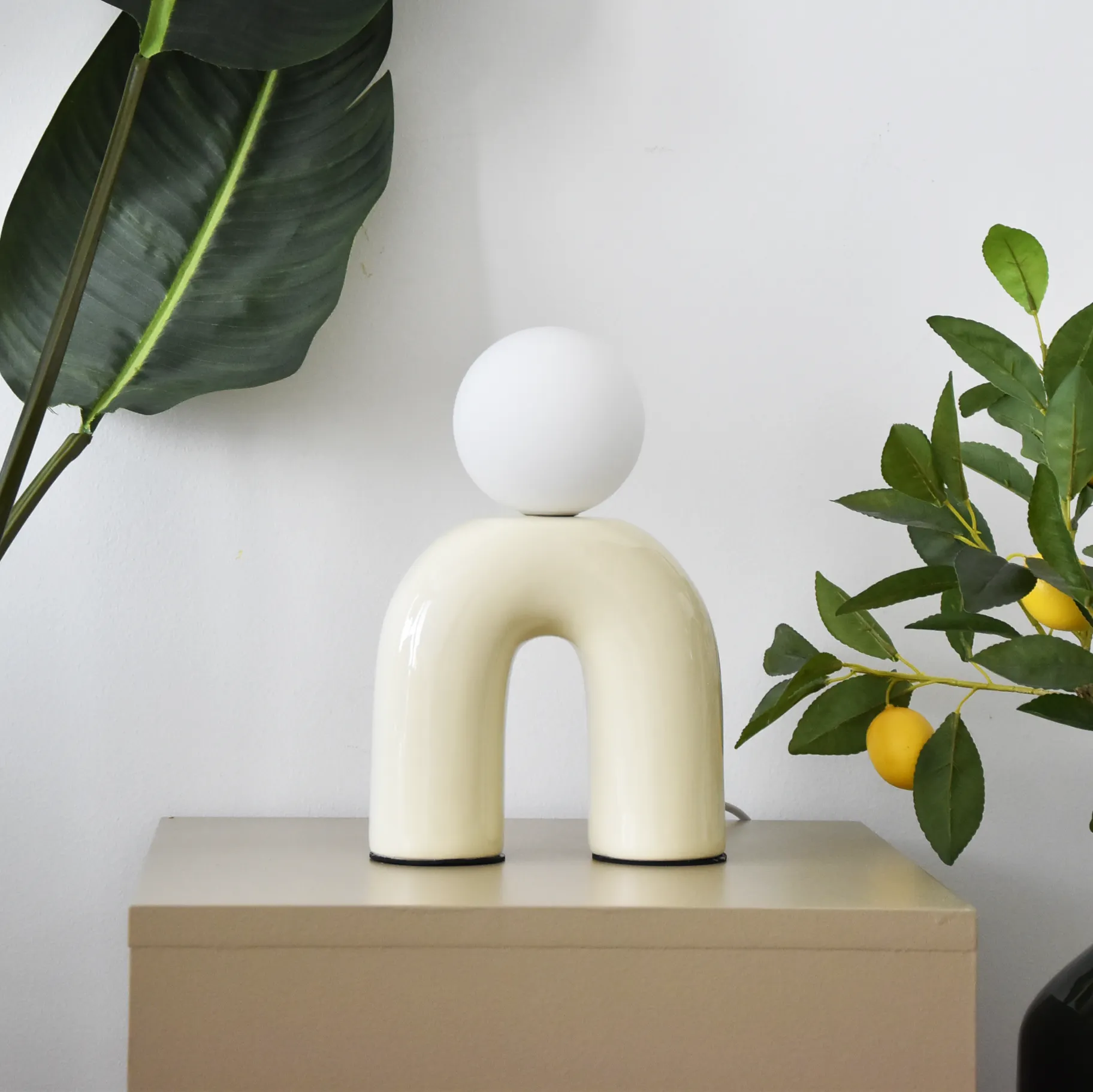 Lampa ceramiczna designerska POP U beżowa — zdjęcie 2