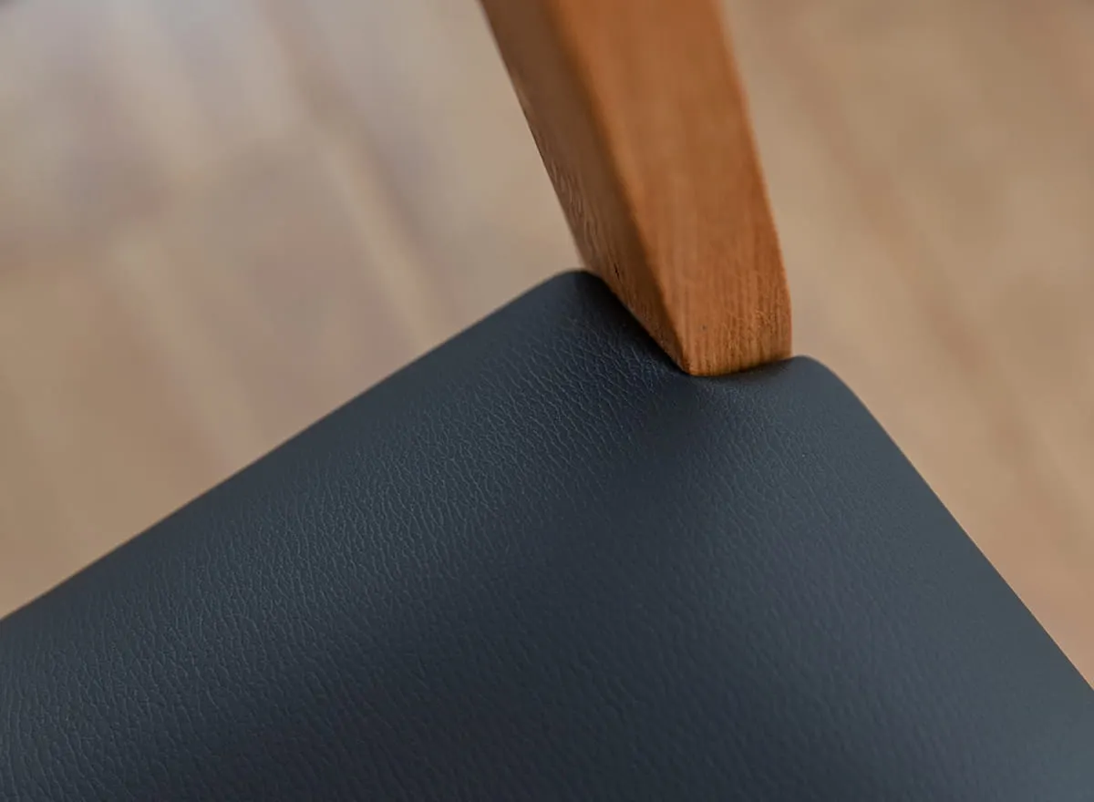 Krzesło drewniane PRATO czarne siedzisko dąb olejowany - KDBCZ