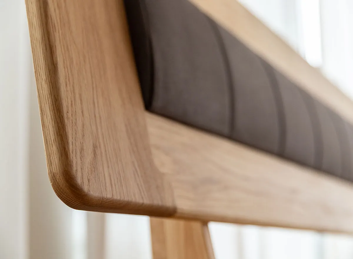 Łóżko dębowe z pikowanym zagłówkiem LIVO Dębowy Sen 160x200 dąb olejowany grafitowy - ZILIV_160