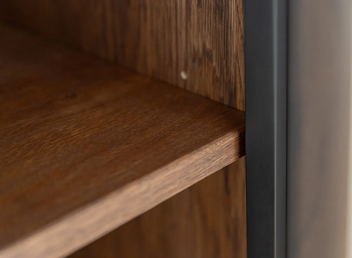 Witryna 2-drzwiowa z 3 szufladami MODERN LOFT dębowa - tabacco - PLMOL10ST