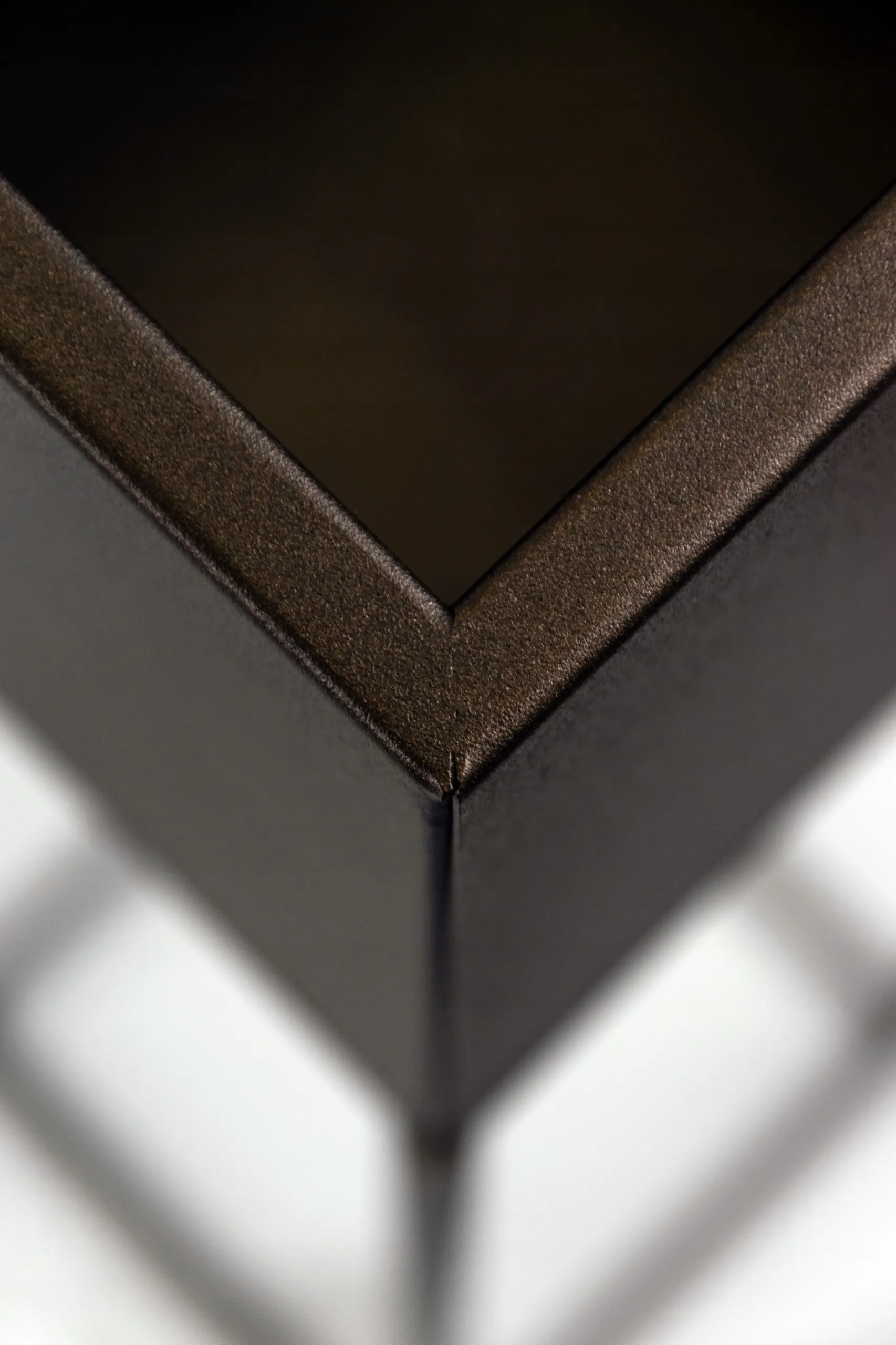 DONICZKA Osłonka na donice metalowa LORIENT S brązowa - LD_TZ000064