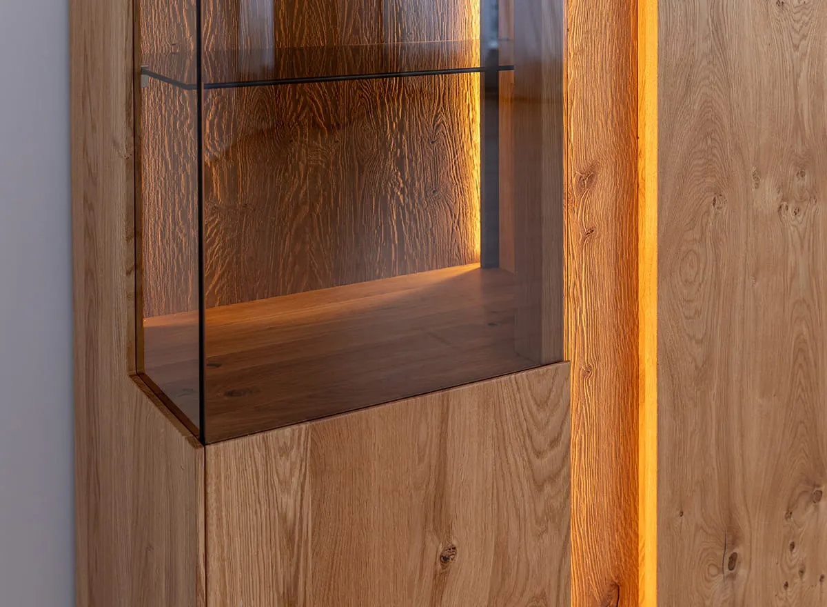 Witryna dębowa COLLODI oświetleniem - dąb olejowany - ZICOL02