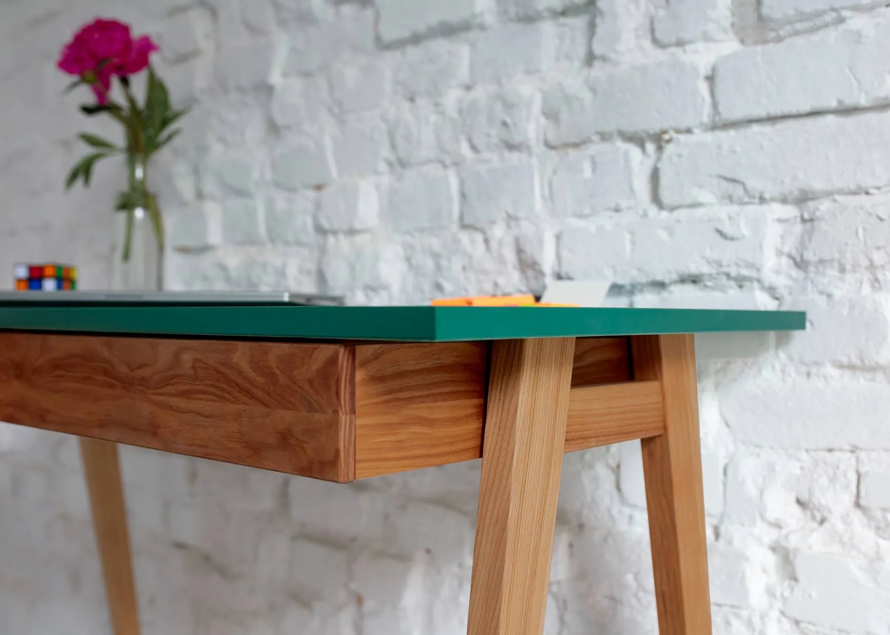 Biurko narożne z szufladą LUKA lewostronne 115x85 niebieski blat/nogi kolor dąb - NRGB_CDLUK113_OAK_L