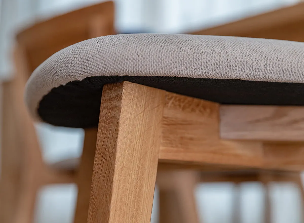 Krzesło dębowe LEON M11 z beżowym siedziskiem - dąb olejowany - KULKLM11