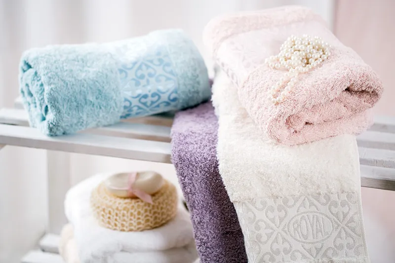 Ręcznik frotte z bordiurą ROYAL 70X140 żakardowy gramatura 500 różowy - FARO_10443