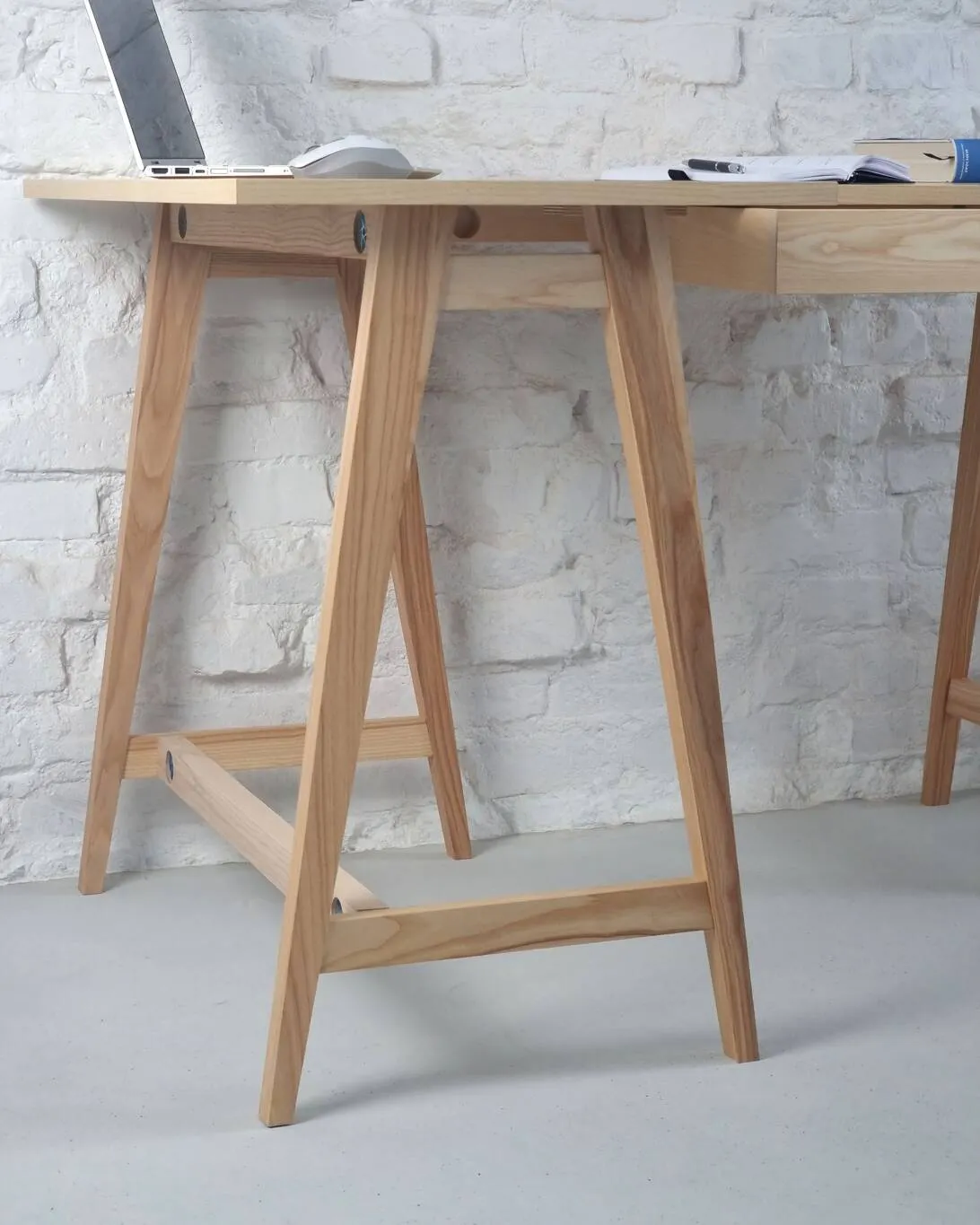 Biurko narożne z szufladami LUKA lewostronne 135x86 jesion naturalny - NRGB_CDLUK2WOOD_L