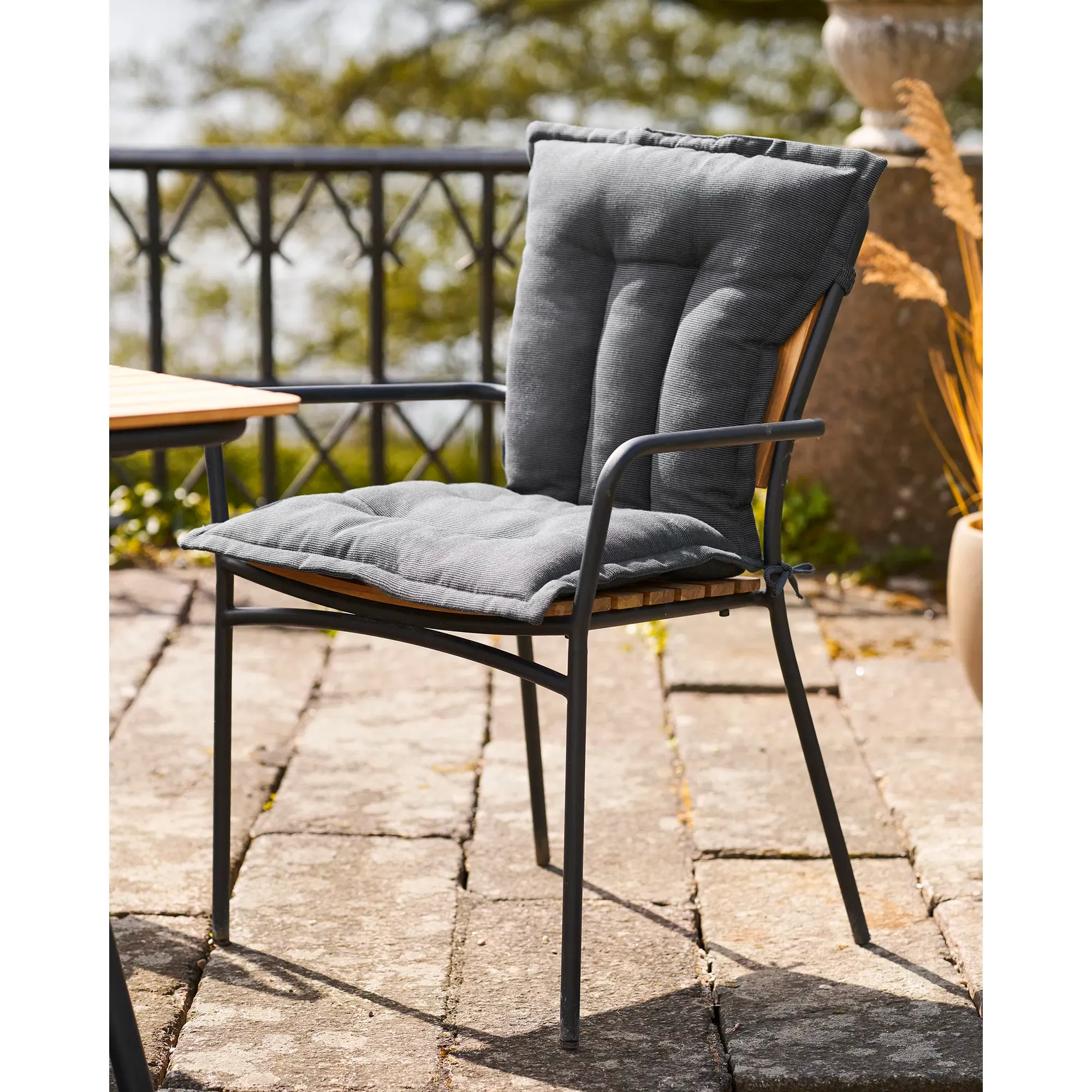 Poduszka na krzesło CLEVELAND 45X51 cm czarna - 7051030