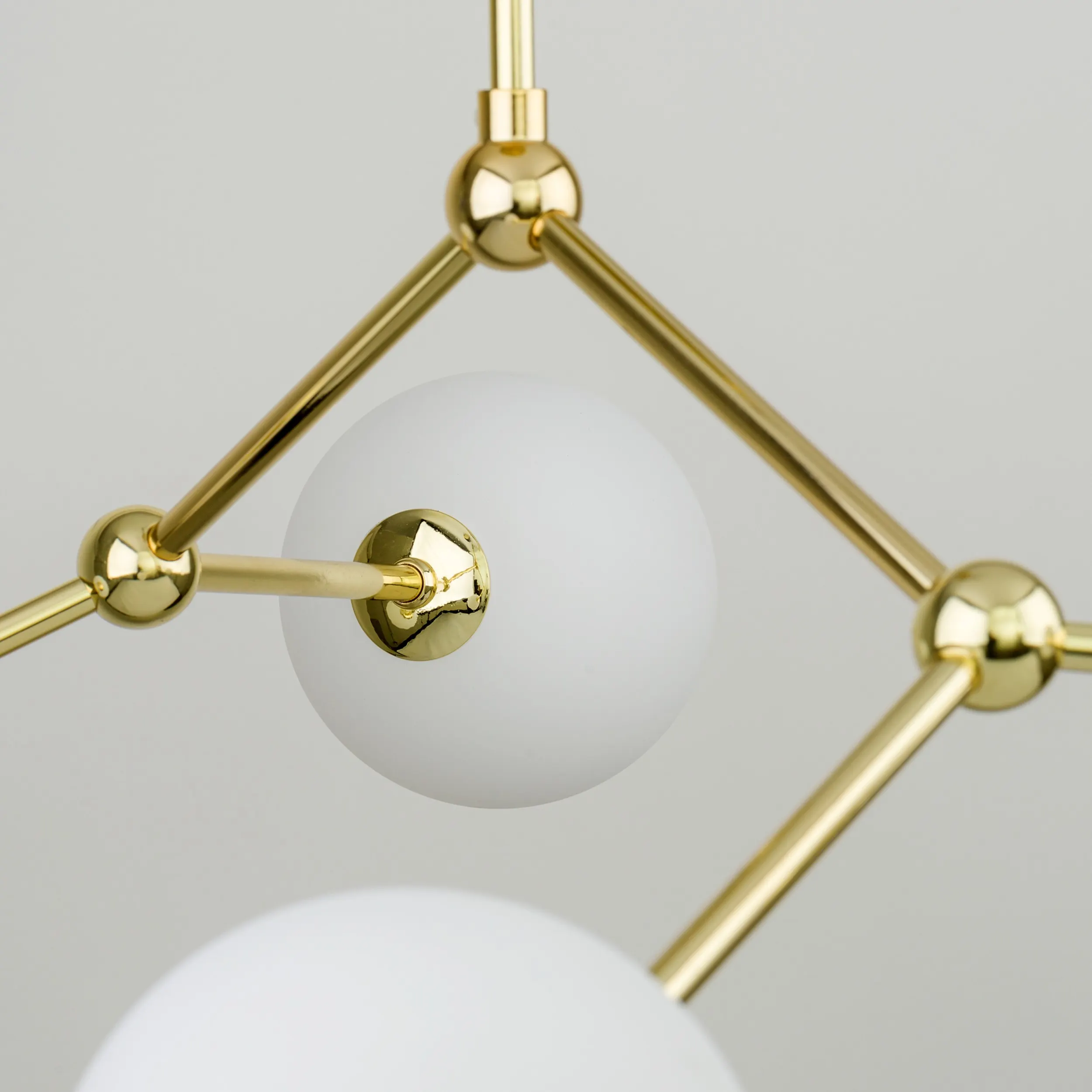 Lampa sufitowa FAIRY złota z białymi okrągłymi szklanymi kloszami 66x49x44cm - TK_6470