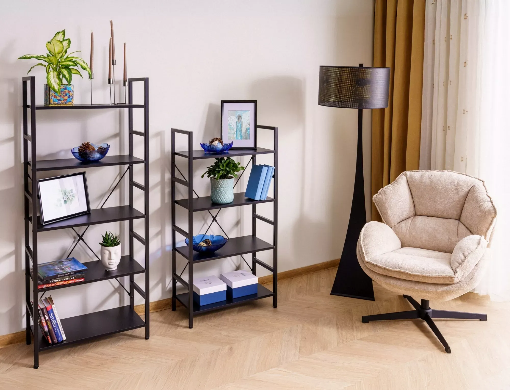 Fotel obrotowy wypoczynkowy BETTY beżowy czarne nogi Signal - BETTYBE