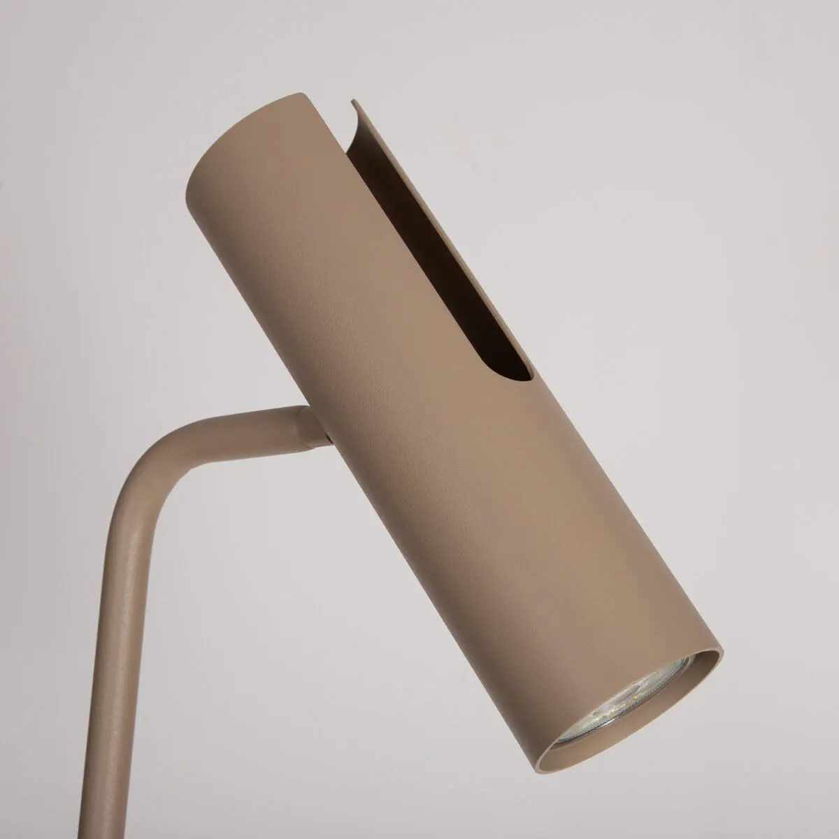 image lampa, lampa stołowa, metalowa, beżowy, minimalistyczne