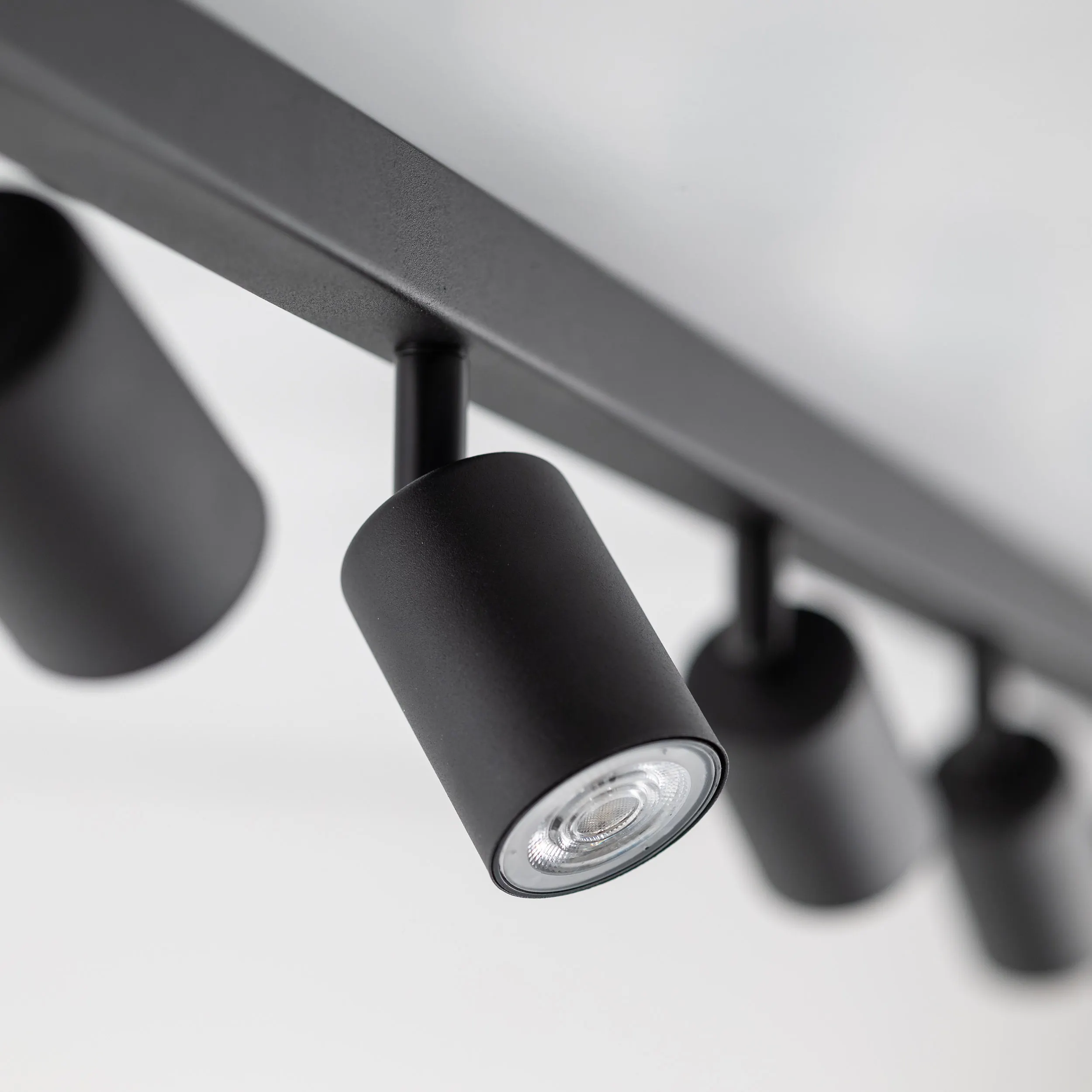 Listwa sufitowa TOP czarna metalowa regulowana 170x19x15cm - TK_6179