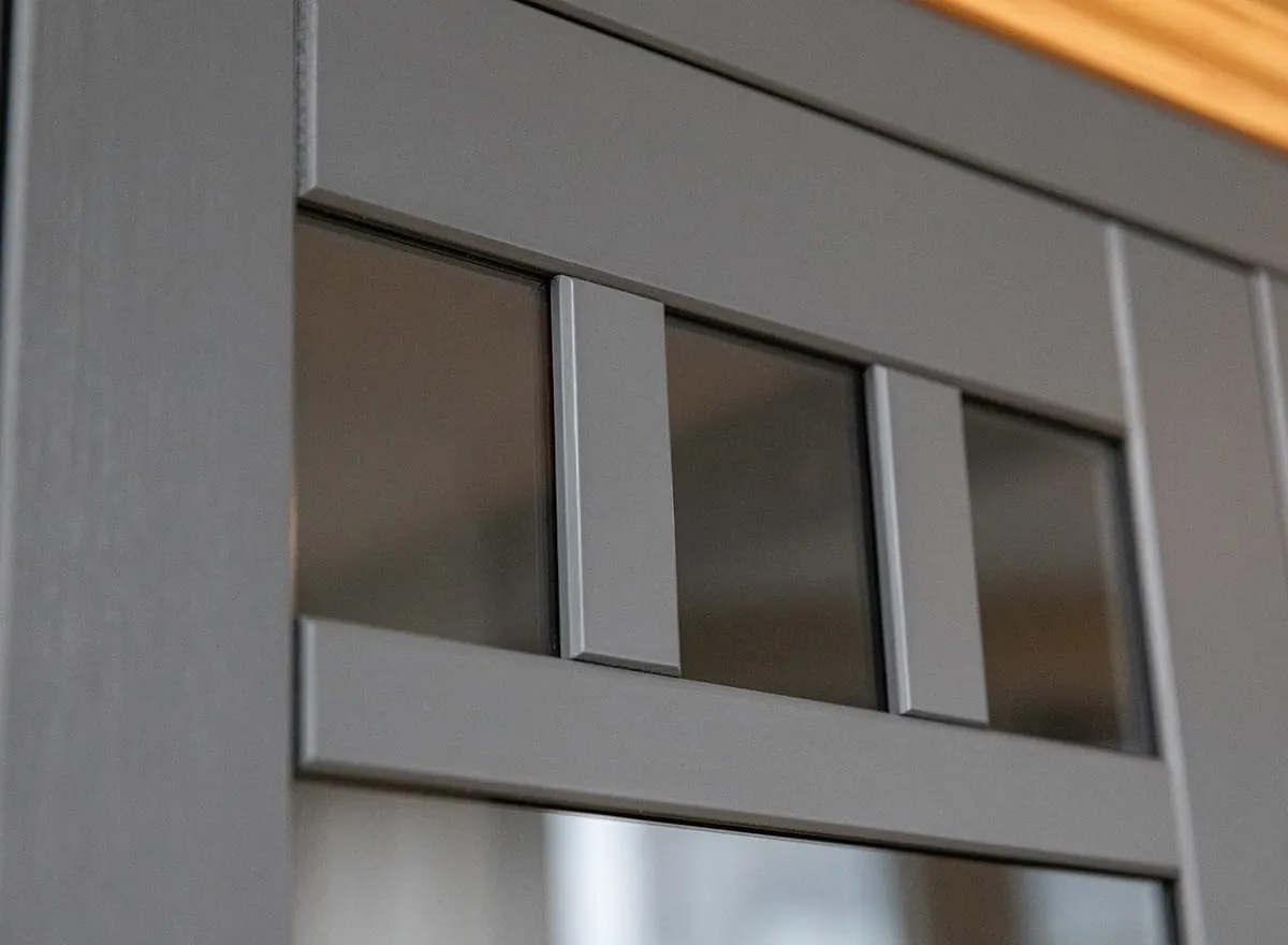 Witryna wysoka BELLUNO ELEGANTE 4-drzwiowa z 3 szufladami grafit - naturalna sosna - PL015G/P