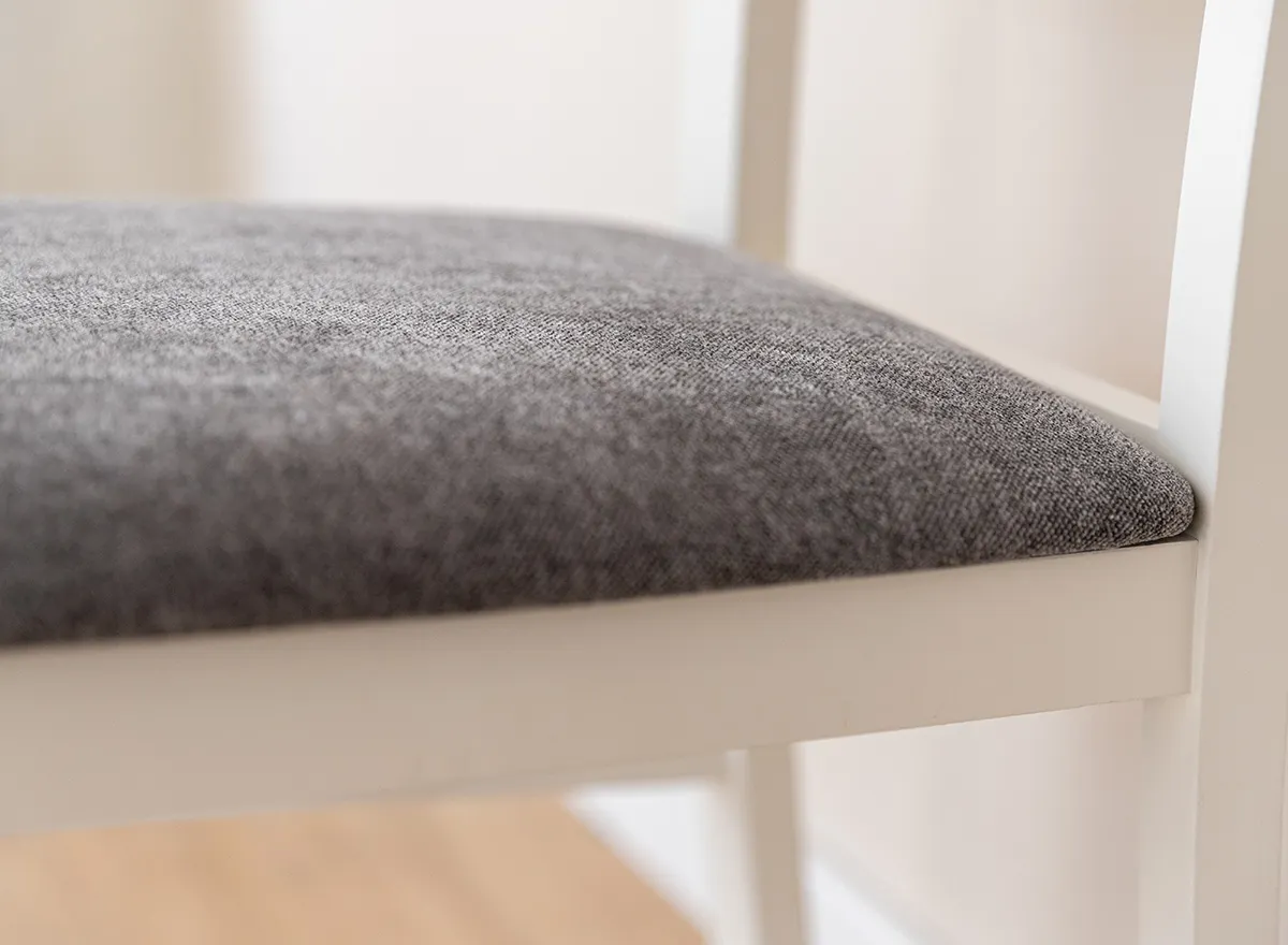 Krzesło BELLUNO ELEGANTE 22 z grafitowym siedziskiem materiałowym - biały, grafitowy (STORM 97) - DRMKT22/S97