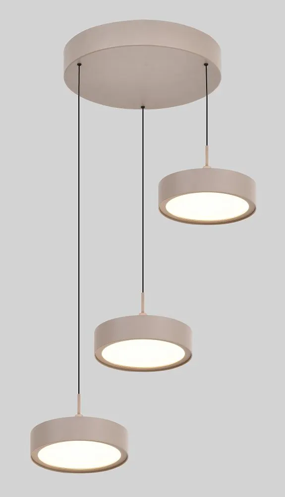 lampa wisząca, trzy poziomy, metalowy abażur, świetlówka LED, otoczenie neutralne
