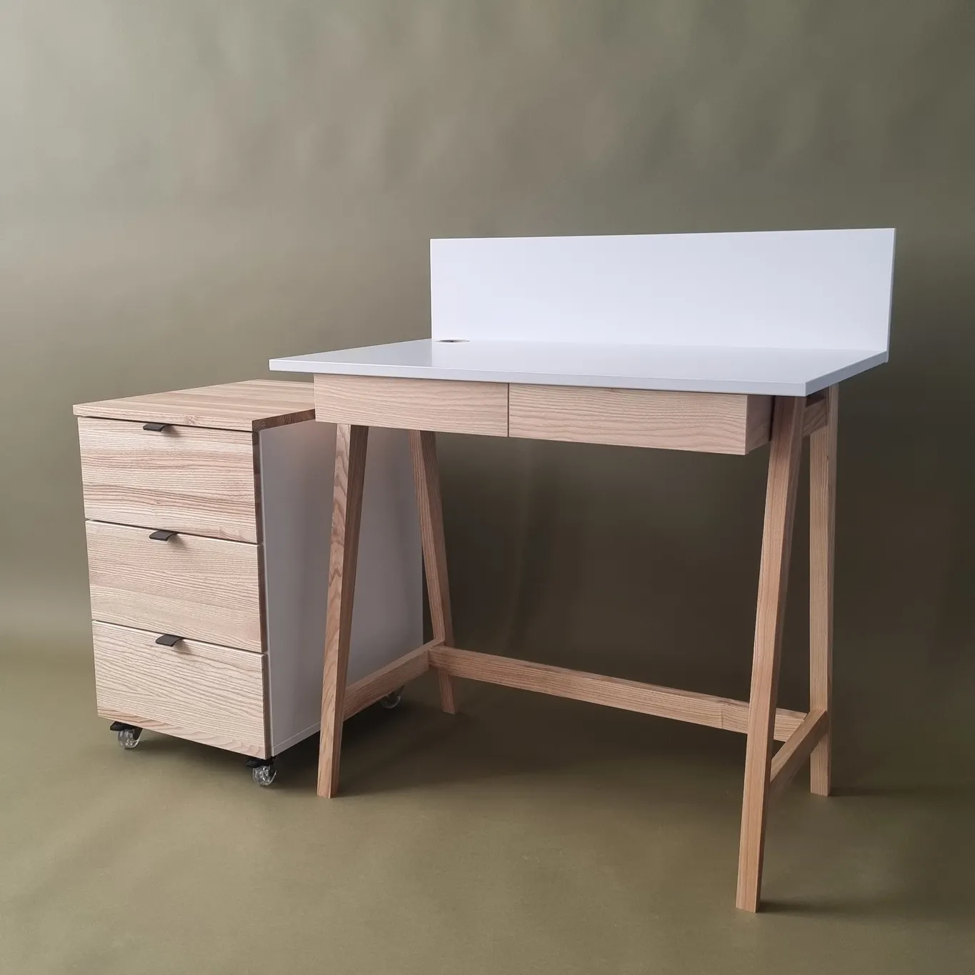 Kontenerek pod biurko z kółkami LUKA 3 szuflady 41x50cm kremowy orzech — zdjęcie 4