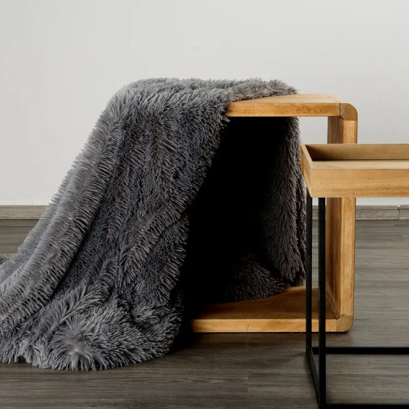 Koc futerkowy D91 TIFANY 1 70 X 160 cm Stalowy Koc futerkowy D91 TIFANY 1 70 X 160 cm Stalowy