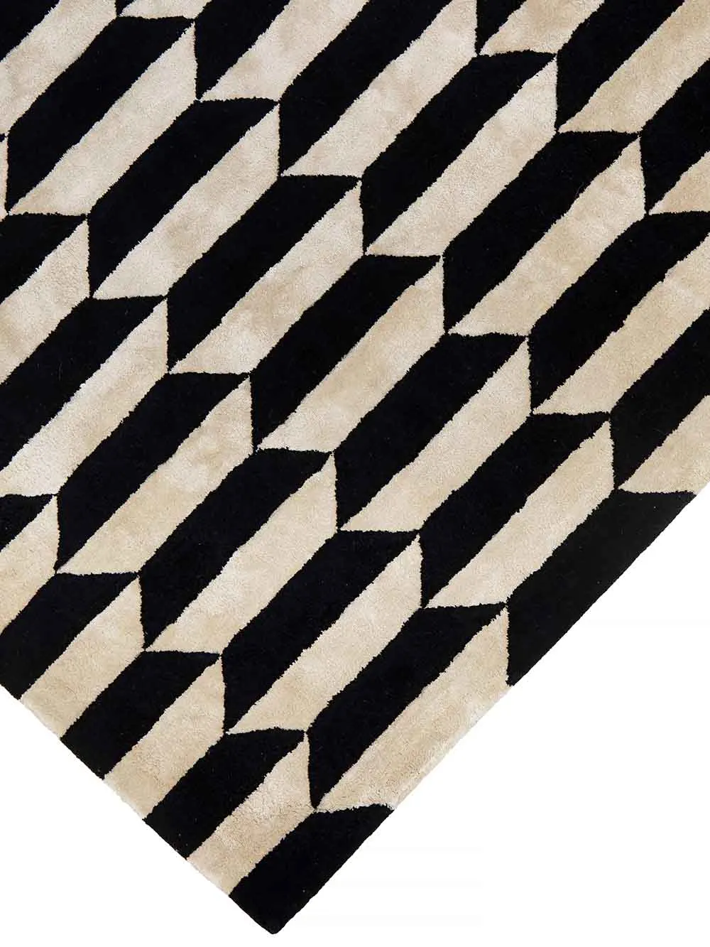 image dywan, wzór geometryczny, czarno-beżowy, trójkątny wzór, miękki materiał