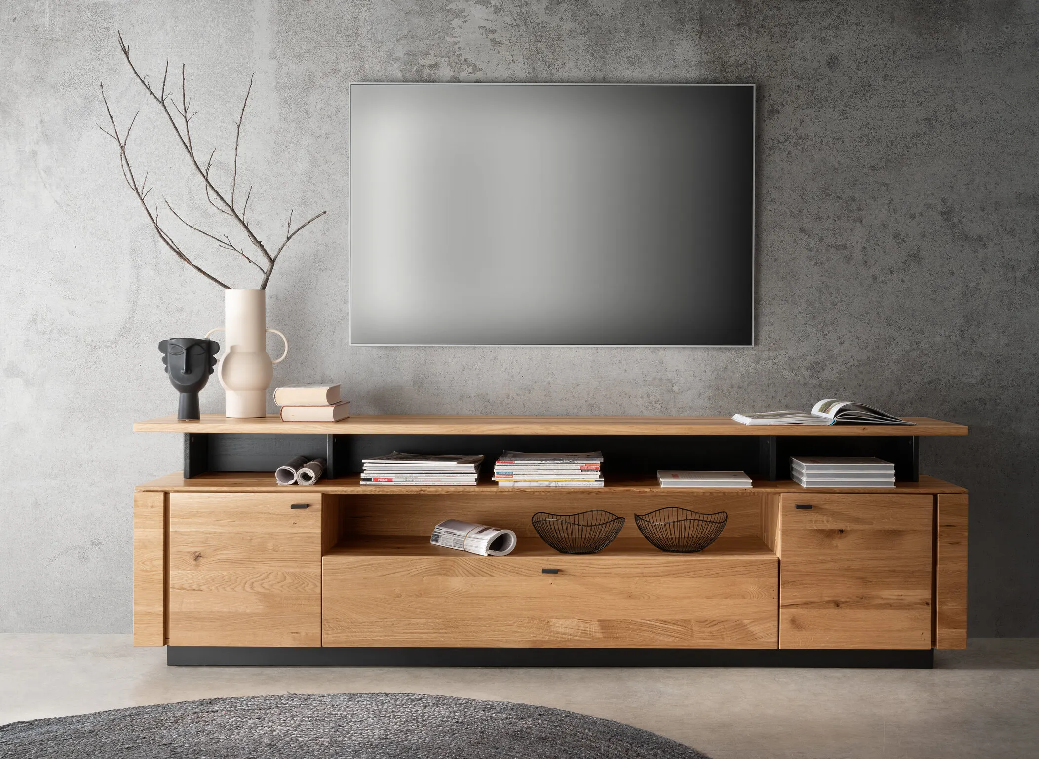 Szafka rtv dębowa drewniana PRESENT 220x47 3-drzwiowa - GK_103623090202