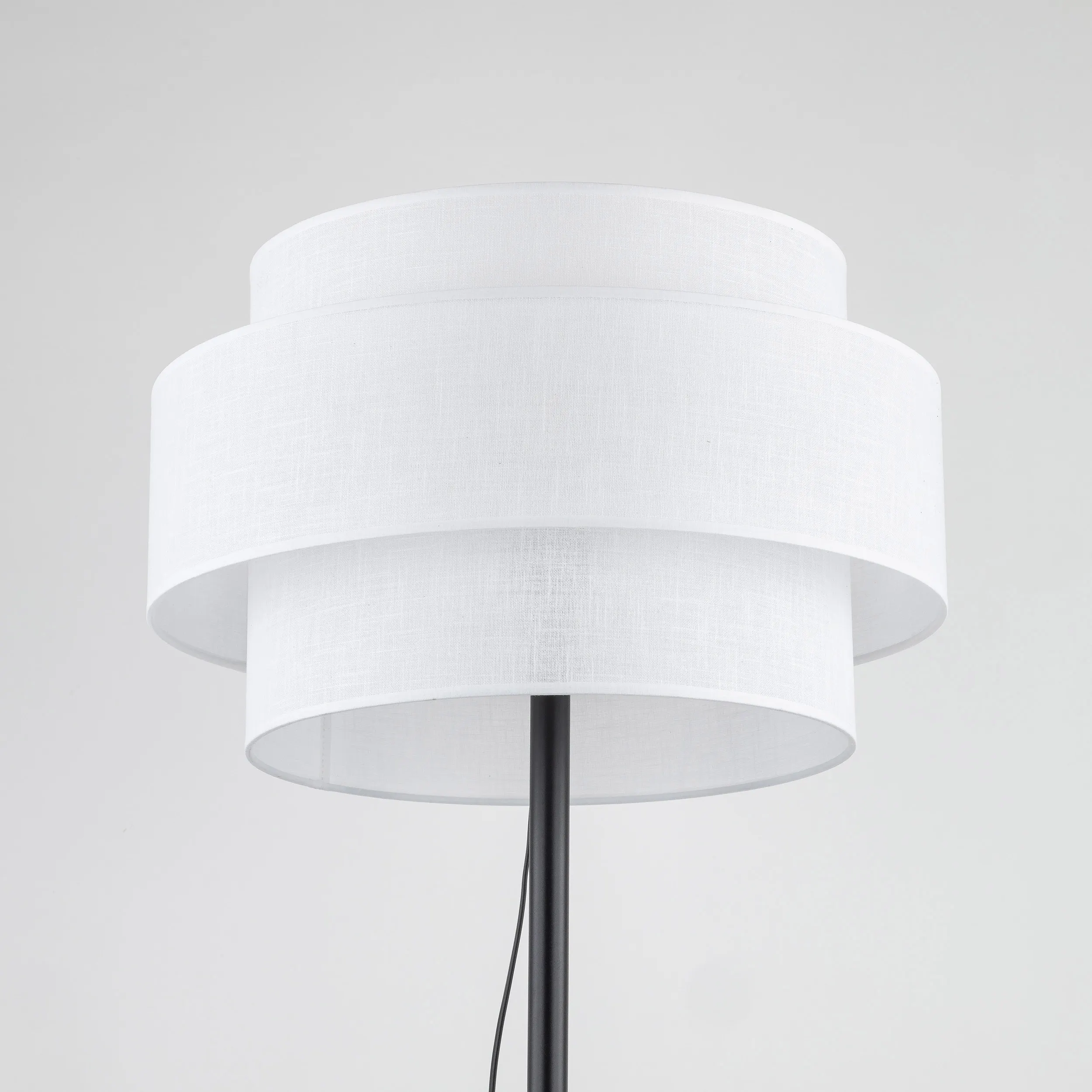 Lampa podłogowa CALISTO czarna z białym kloszem z tkaniny 159x50cm - TK_5894