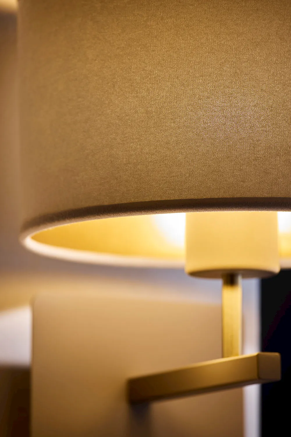 lampa, lampka sufitowa, oswietlenie, pokrywa material, kolor beżowy