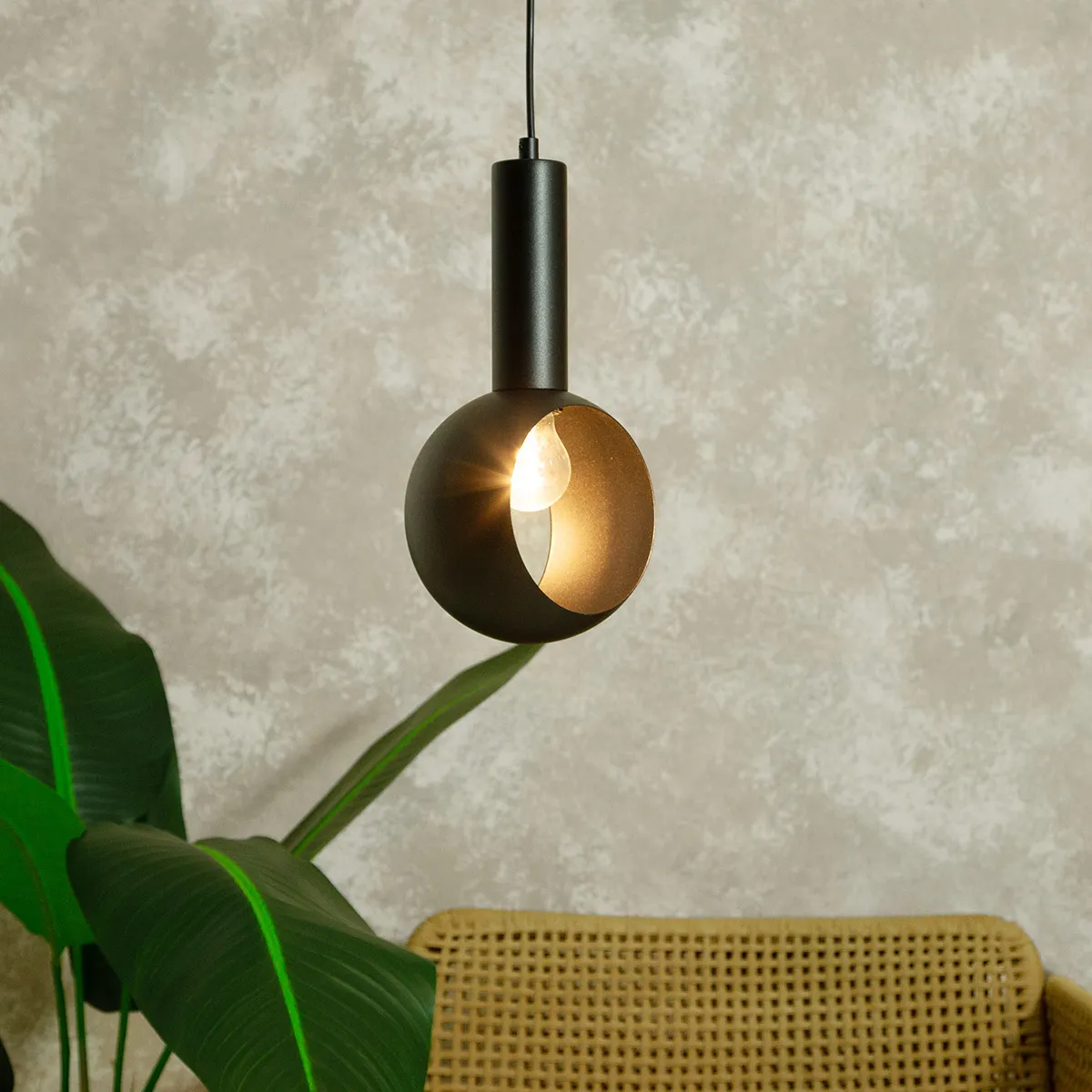 Lampa wisząca VITRUM oczko czarna