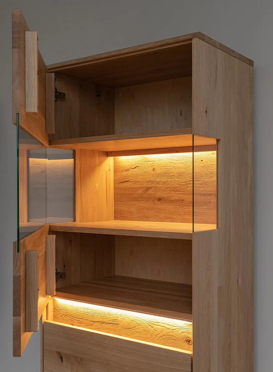 Witryna drewniana szklana DIVISIONE niska listwy led lewa dąb olejowany - ZIDIV03L