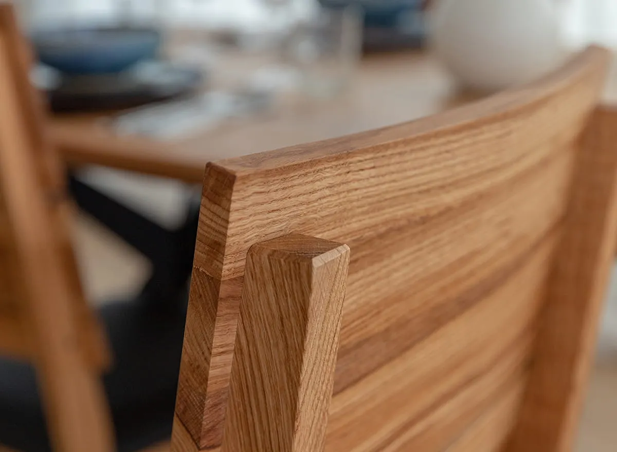 Krzesło drewniane VERTO czarne siedzisko ekoskóra dąb olejowany - KDB02CZ