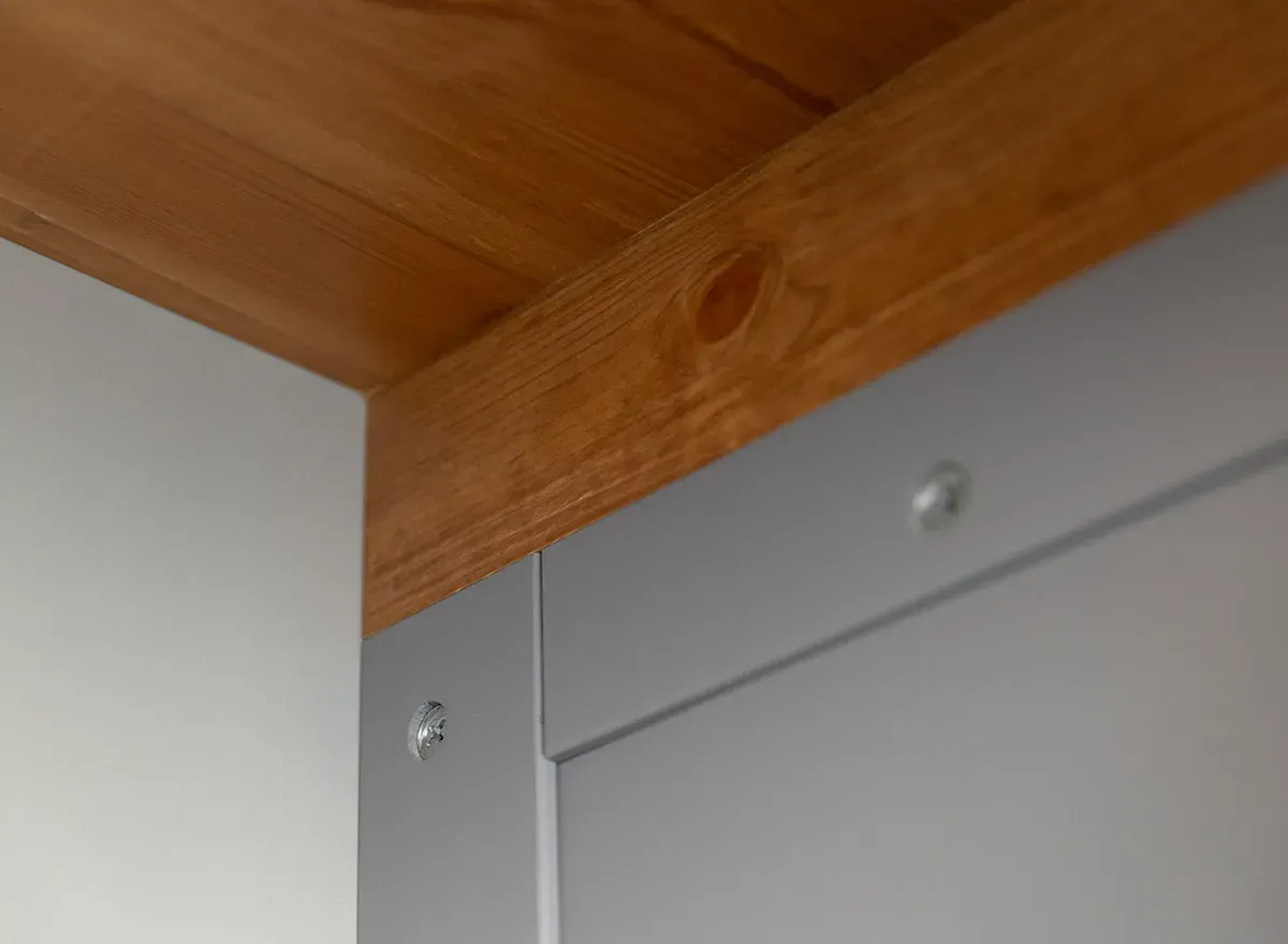 Witryna drewniana 4-drzwiowa z szufladą MARONE ELITE popielaty - PLMEL02/S