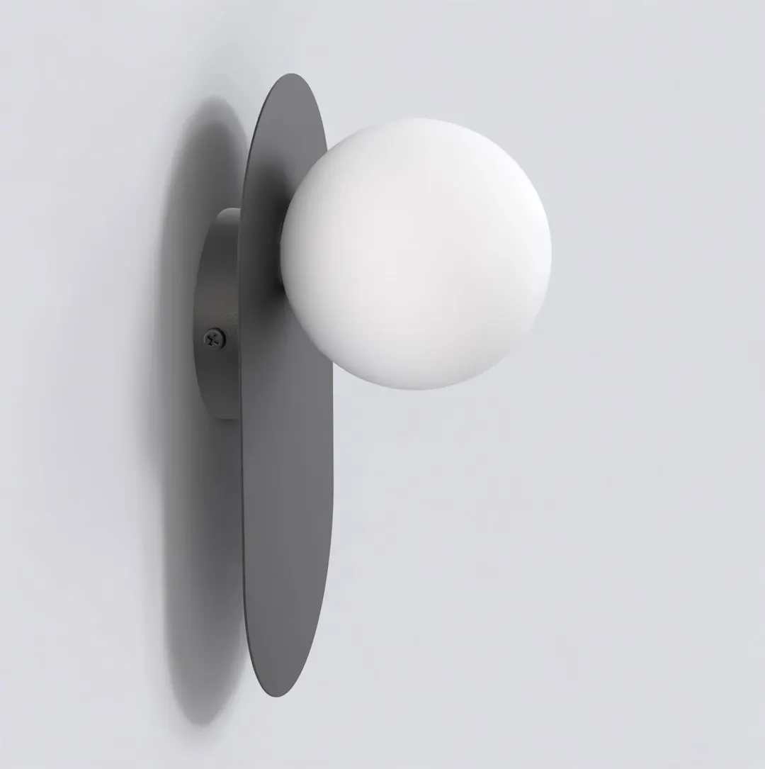 image lampa ścienna, globus biała, metalowy wspornik, okrągła gałka, minimalistyczny design
