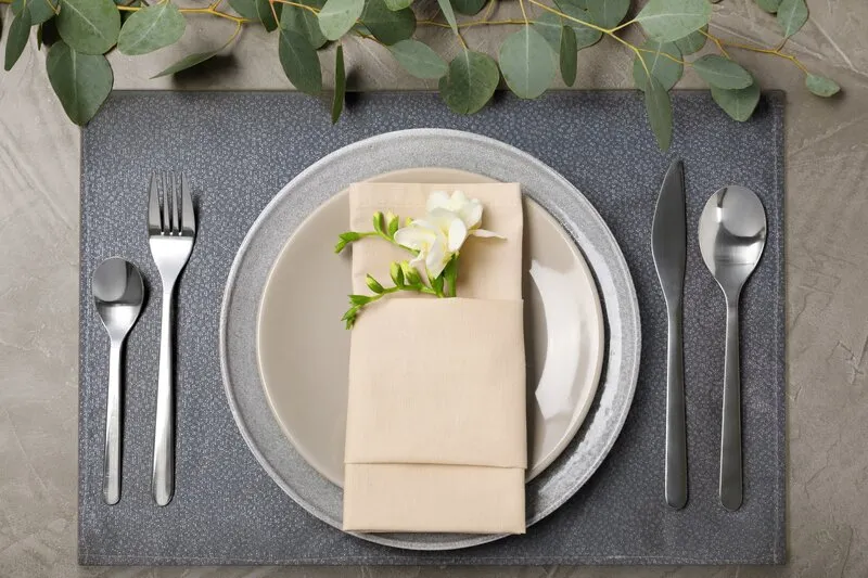 Podkładka na stół EDNA 30 X 40 CM STALOWY Podkładka na stół EDNA 30 X 40 CM STALOWY