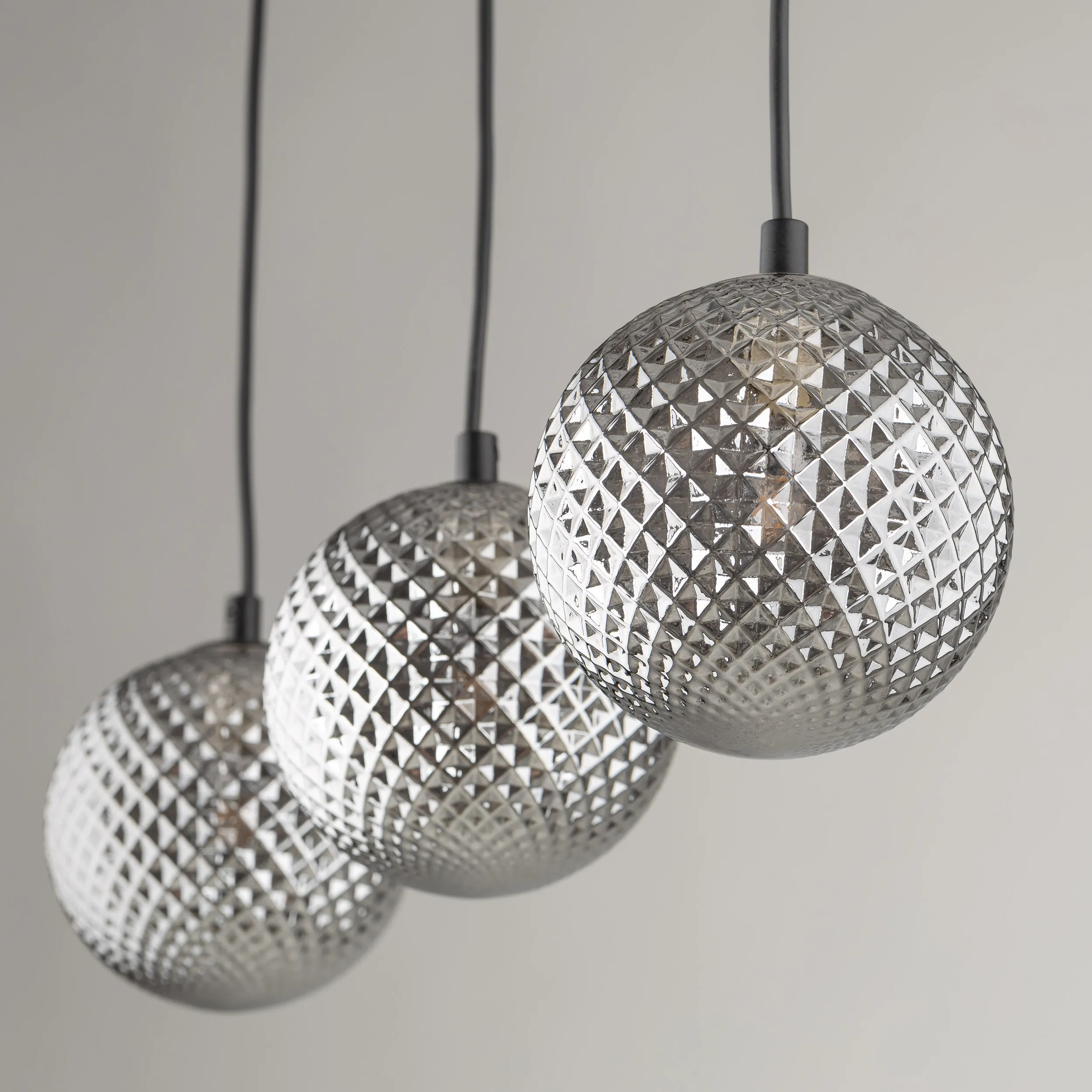 Lampa wisząca ELENA czarna z szarymi okrągłymi szklanymi kryształowymi kloszami 120x71x15cm - TK_5746