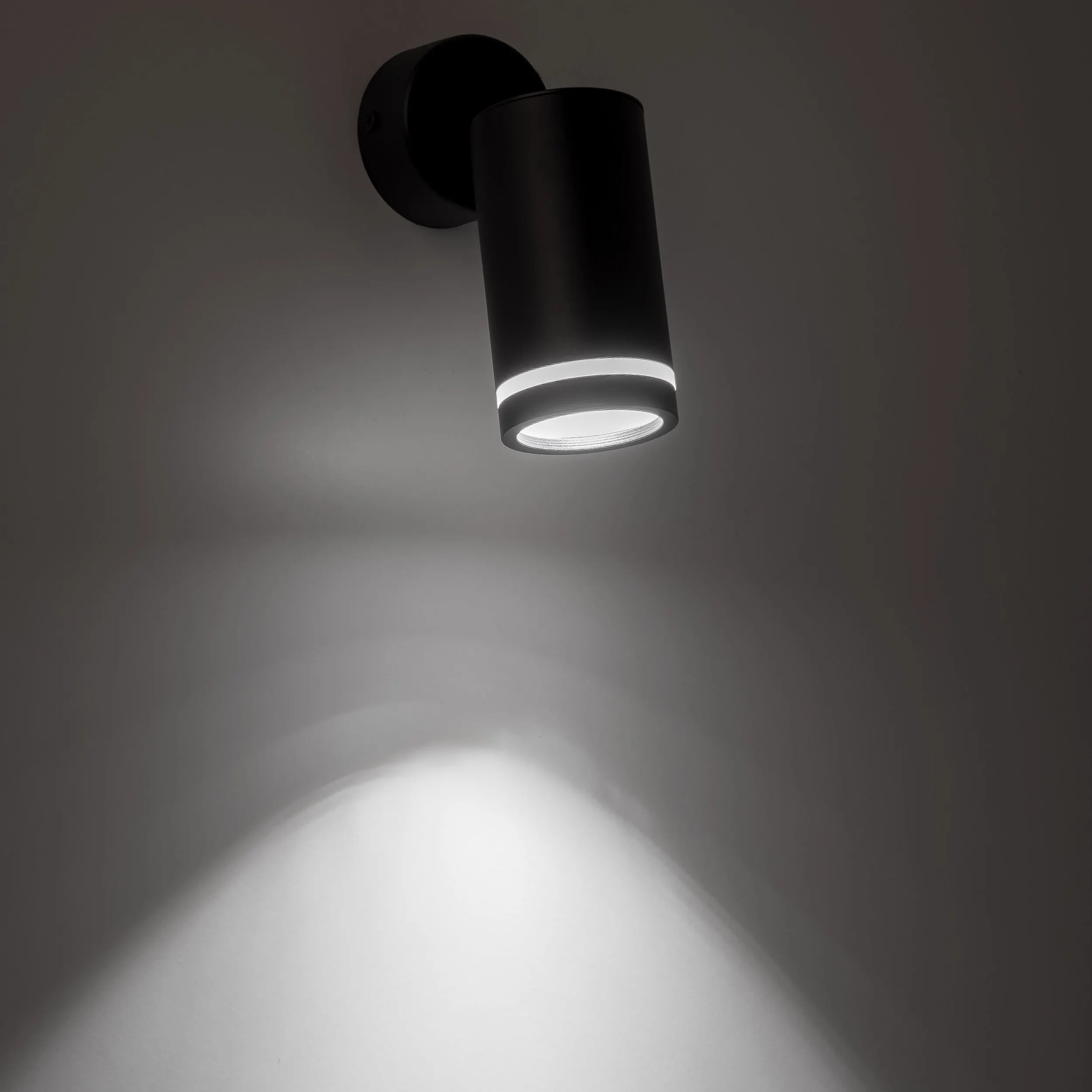 Lampa sufitowa / Kinkiet JET czarny regulowany z pierścieniem świetlnym 15x13x5cm - TK_6910