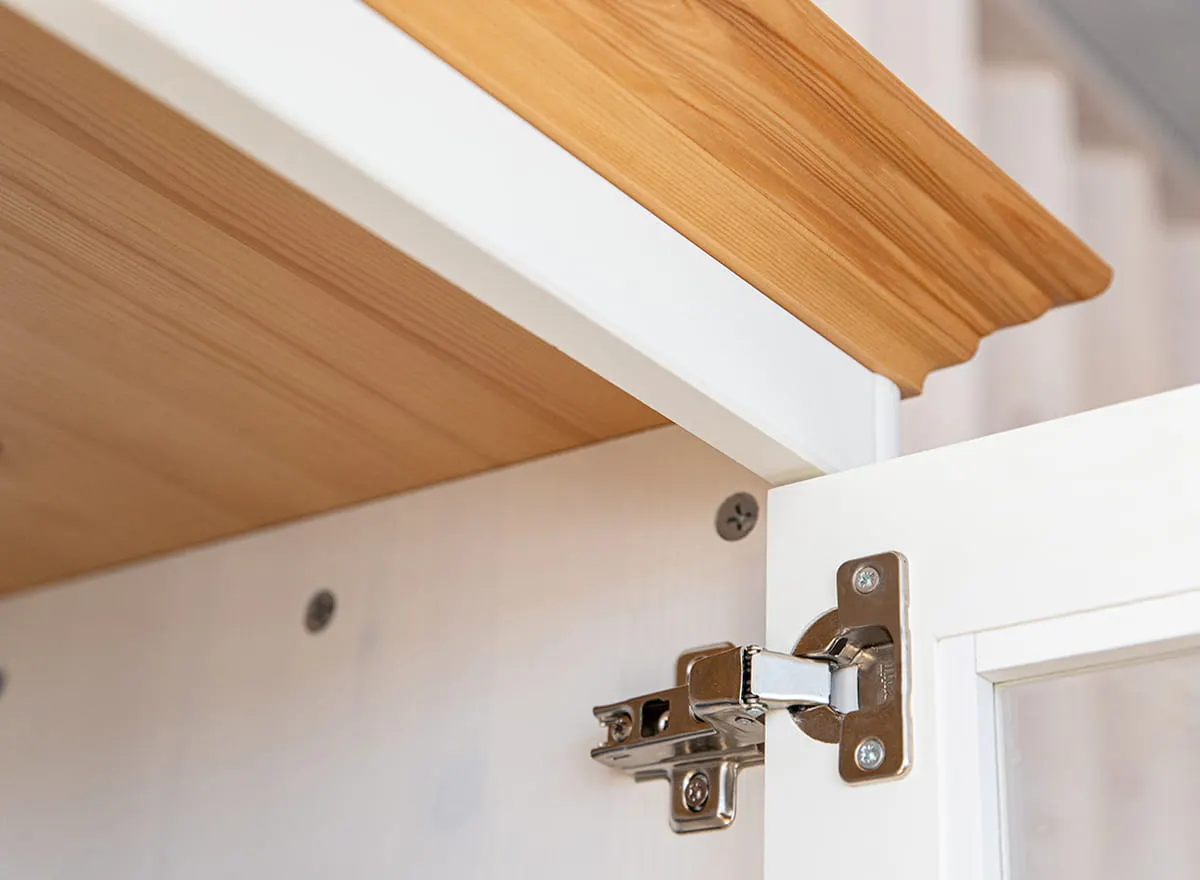 Witryna wąska BELLUNO ELEGANTE biała - naturalna sosna - PL014B/P