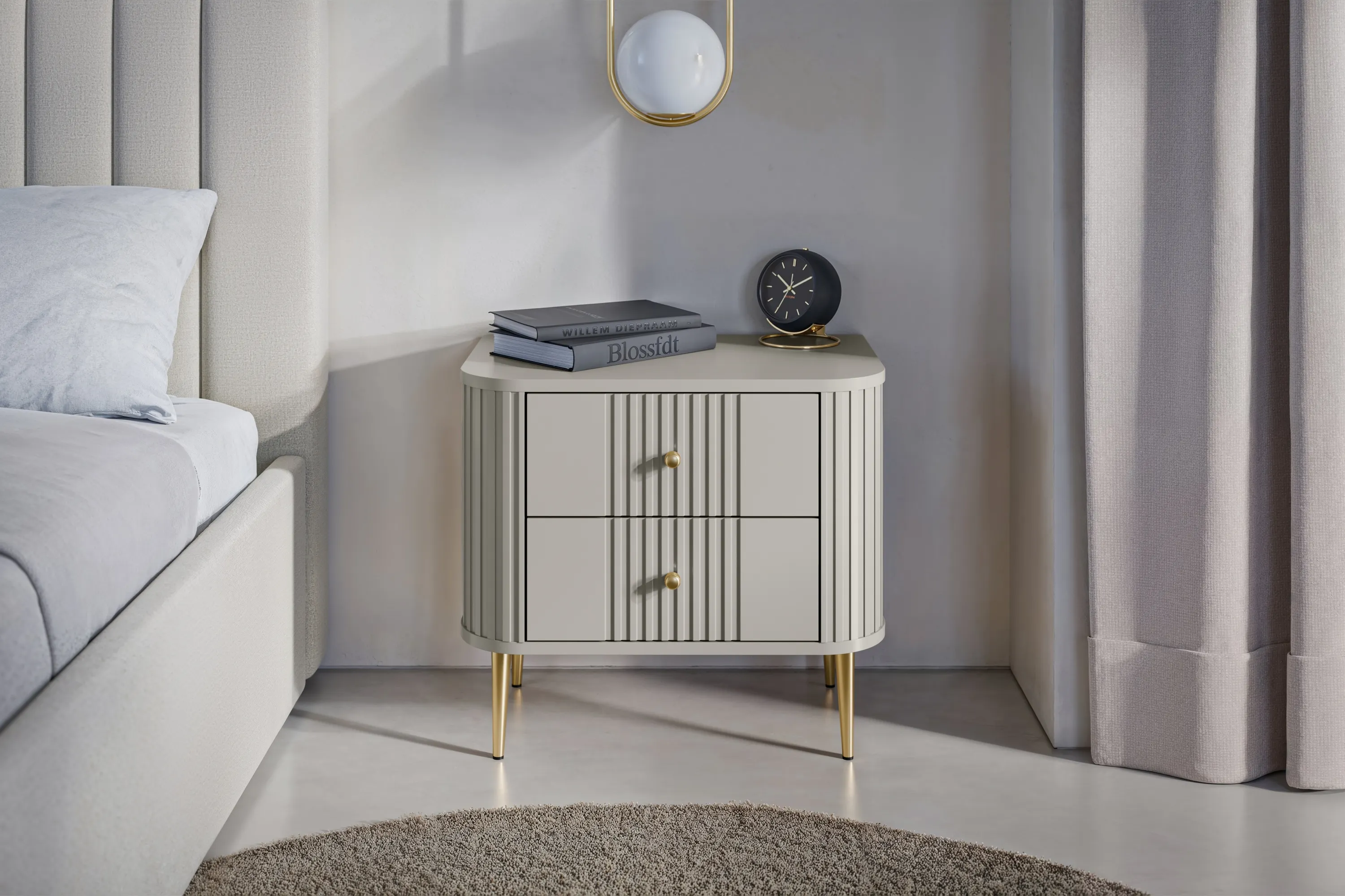 Szafka nocna z 2 szufladami VESPER 56 zestaw 2 sztuk ryflowany front cashmere złote nogi - B_163825