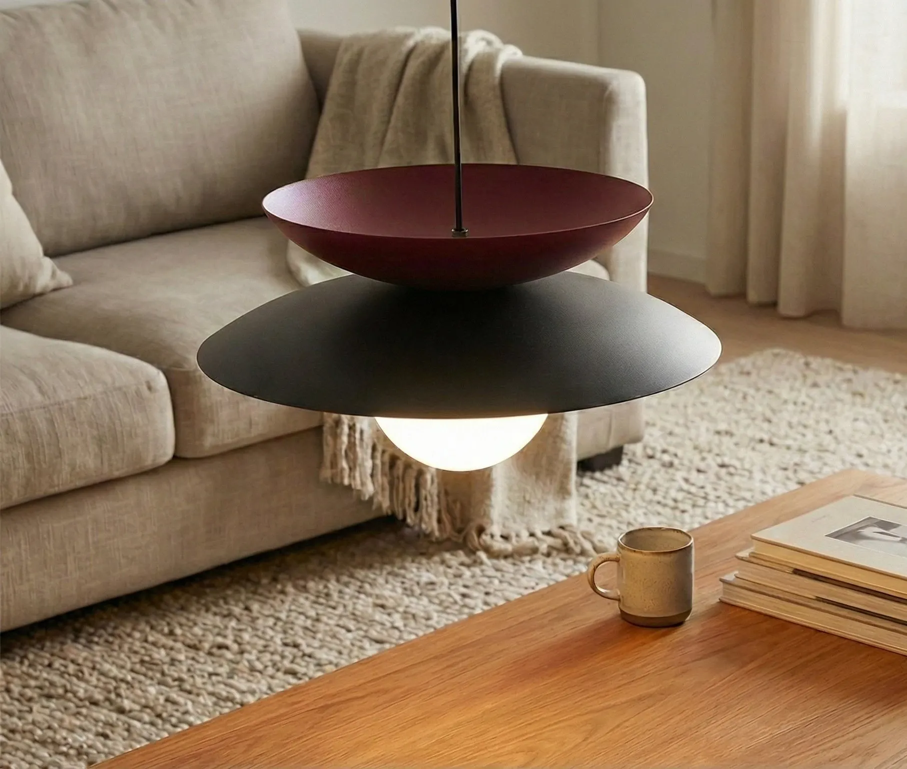 lampa wisząca, design austral lamp, kula światła, kolor czarny, modernistyczna lampa
