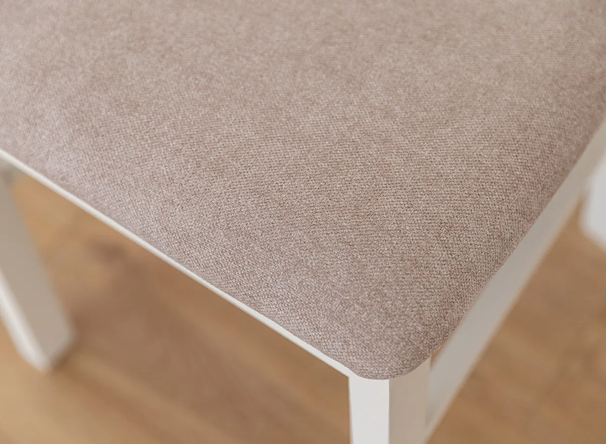 Krzesło BELLUNO ELEGANTE 22 z beżowym siedziskiem materiałowym - białe (STORM 06) - DRMKT22/S06