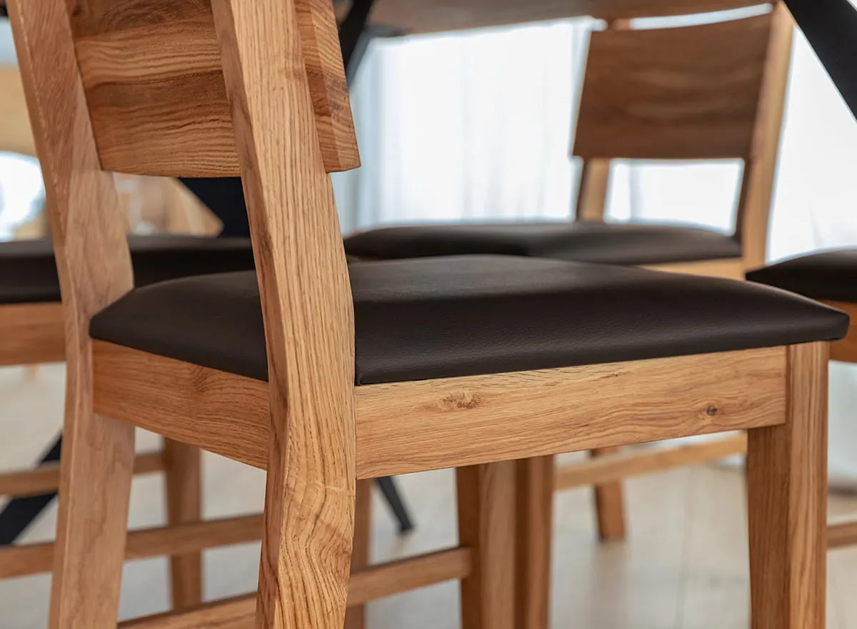 Krzesło dębowe VERTO z brązowym siedziskiem - dąb olejowany - KDB02BR