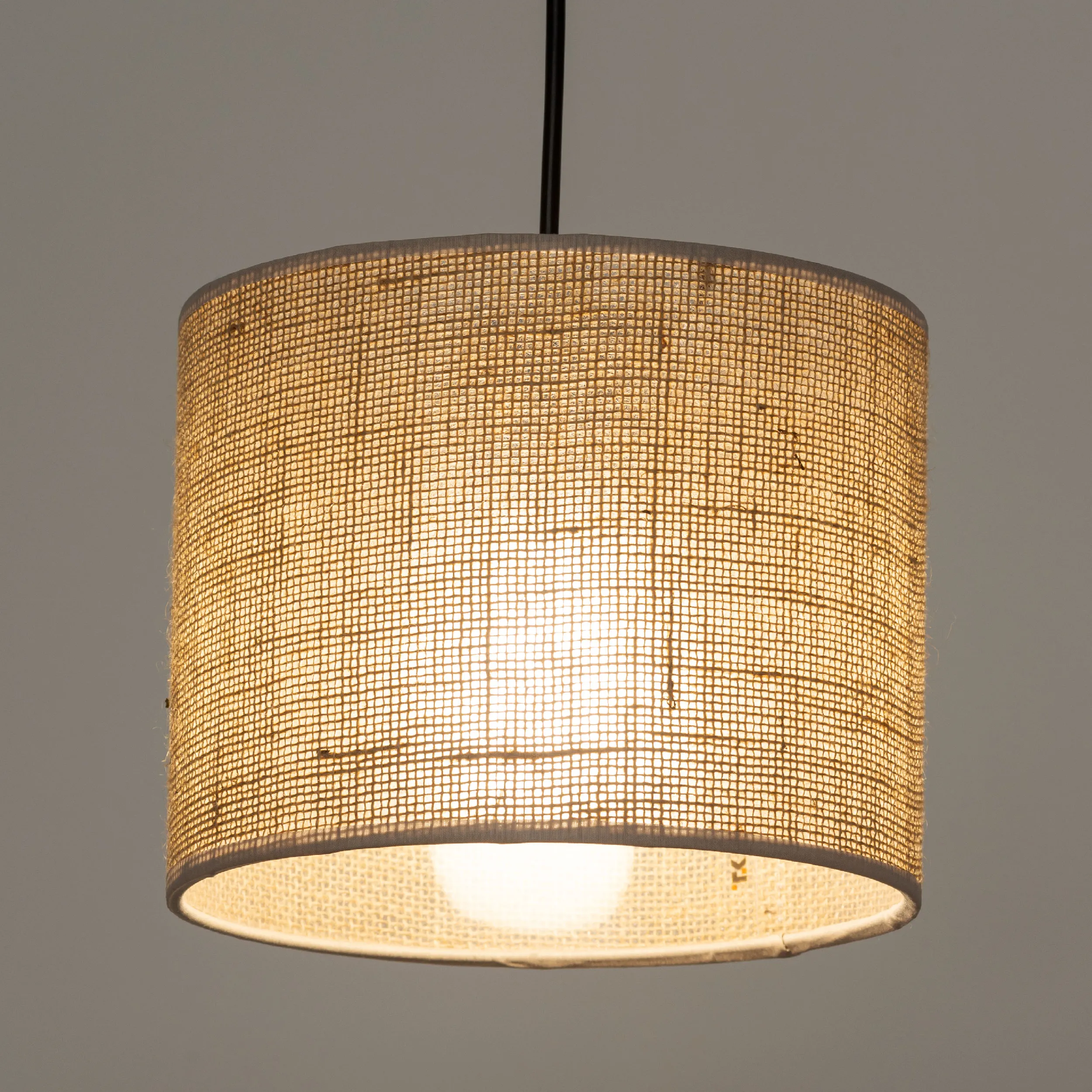 Lampa wisząca JUTA czarna z brązowym okrągłym kloszem z tkaniny 165x30cm - TK_6580