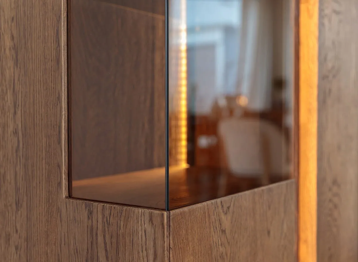 Witryna dębowa COLLODI oświetleniem - tabacco - ZICOL02T