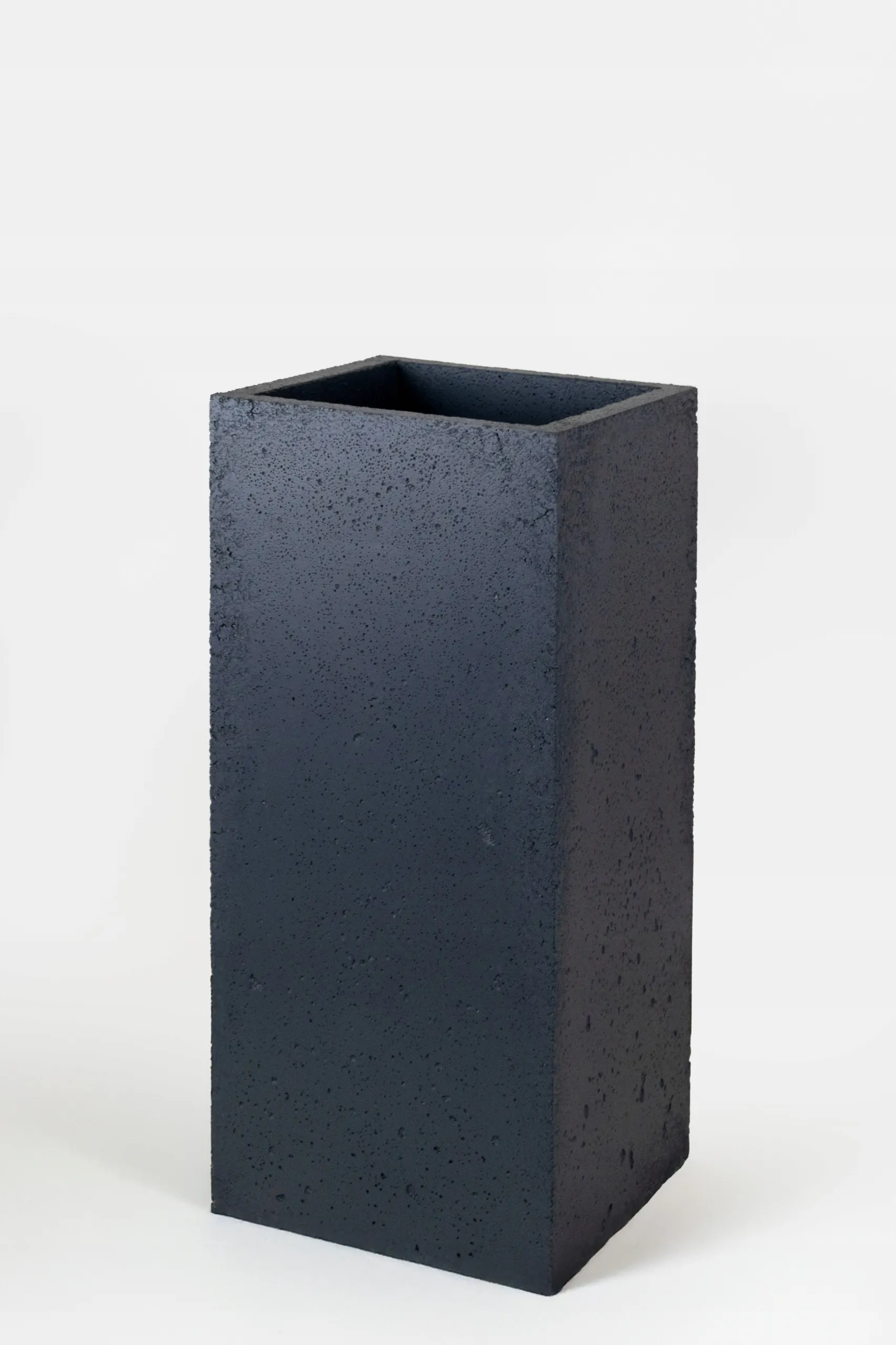 DONICZKA zewnętrzna betonowa SEVRAN 30x30x70 cm antracyt - LD_TZ000550