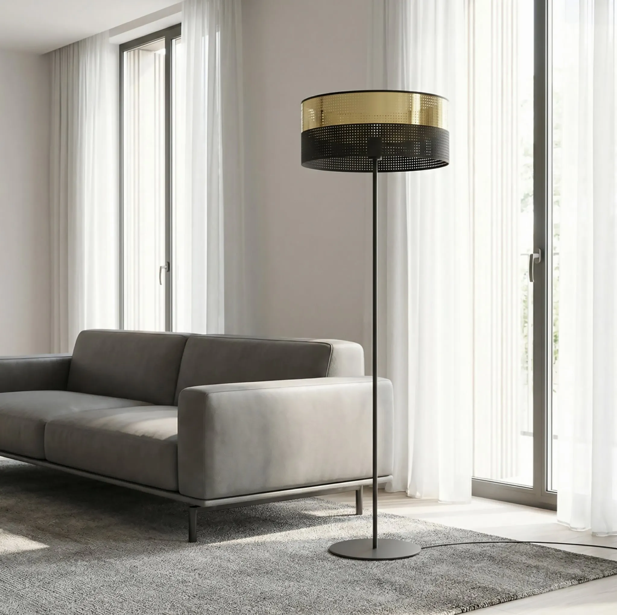 lampka stojąca, lampa stojąca, stół?