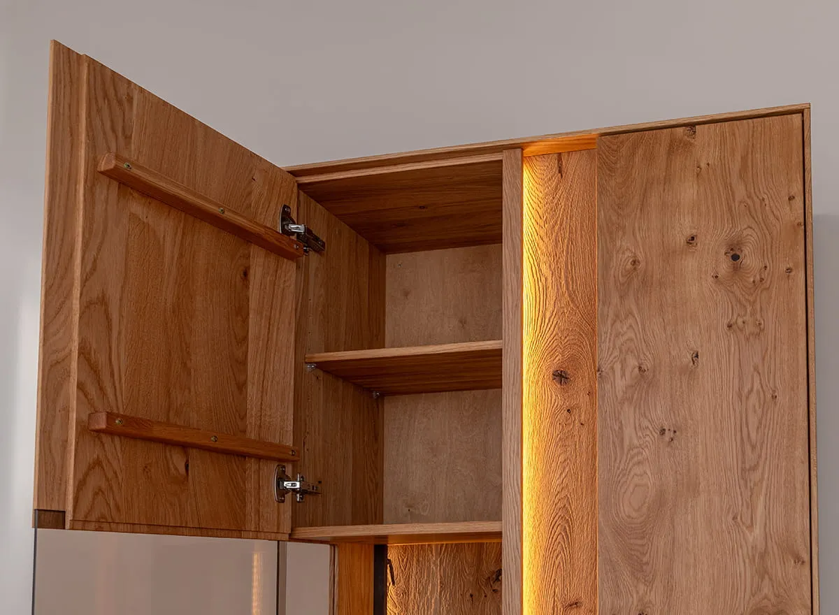 Witryna dębowa COLLODI oświetleniem - dąb olejowany - ZICOL02